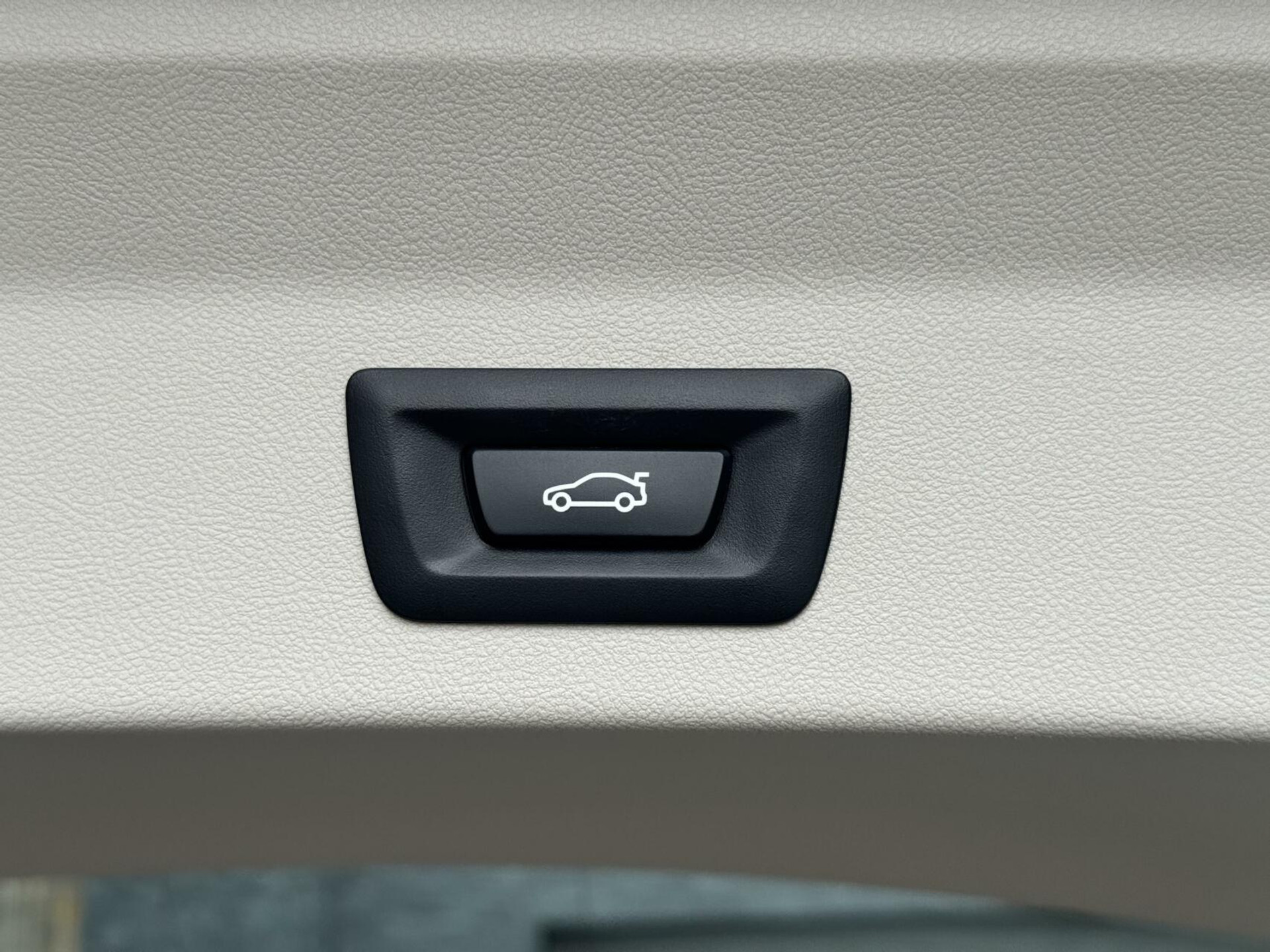 BMW X3 xDrive30e Automaat | Stoelverwarming | Leer | 20 inch lichtmetalen velgen | LED verlichting | Apple CarPlay | Cruise control | Climate control | Metallic lak | Parkeersensoren voor en achter 46635833-52.jpg | Timcars.nl