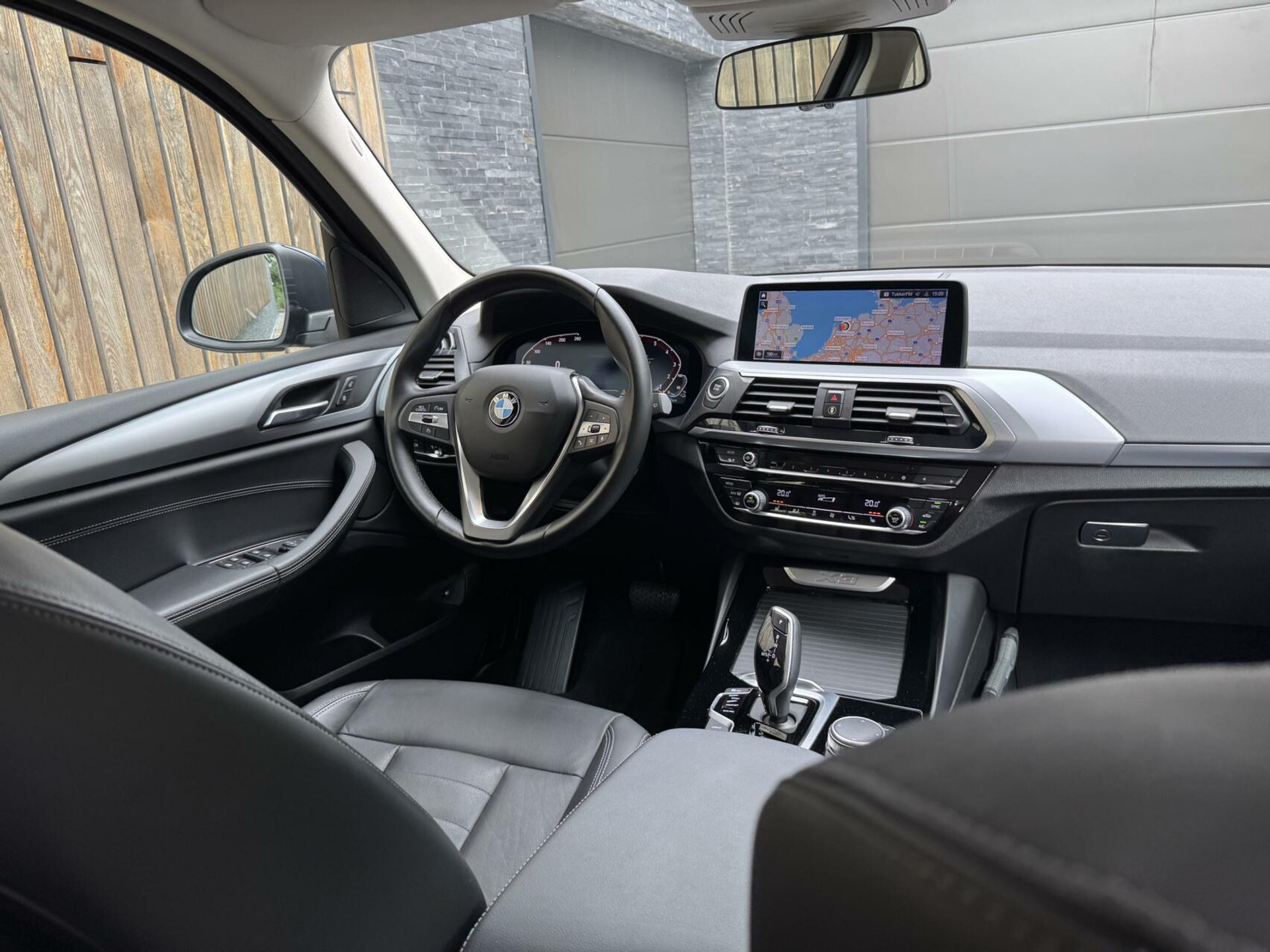 BMW X3 xDrive30e Automaat | Stoelverwarming | Leer | 20 inch lichtmetalen velgen | LED verlichting | Apple CarPlay | Cruise control | Climate control | Metallic lak | Parkeersensoren voor en achter 46635833-53.jpg | Timcars.nl