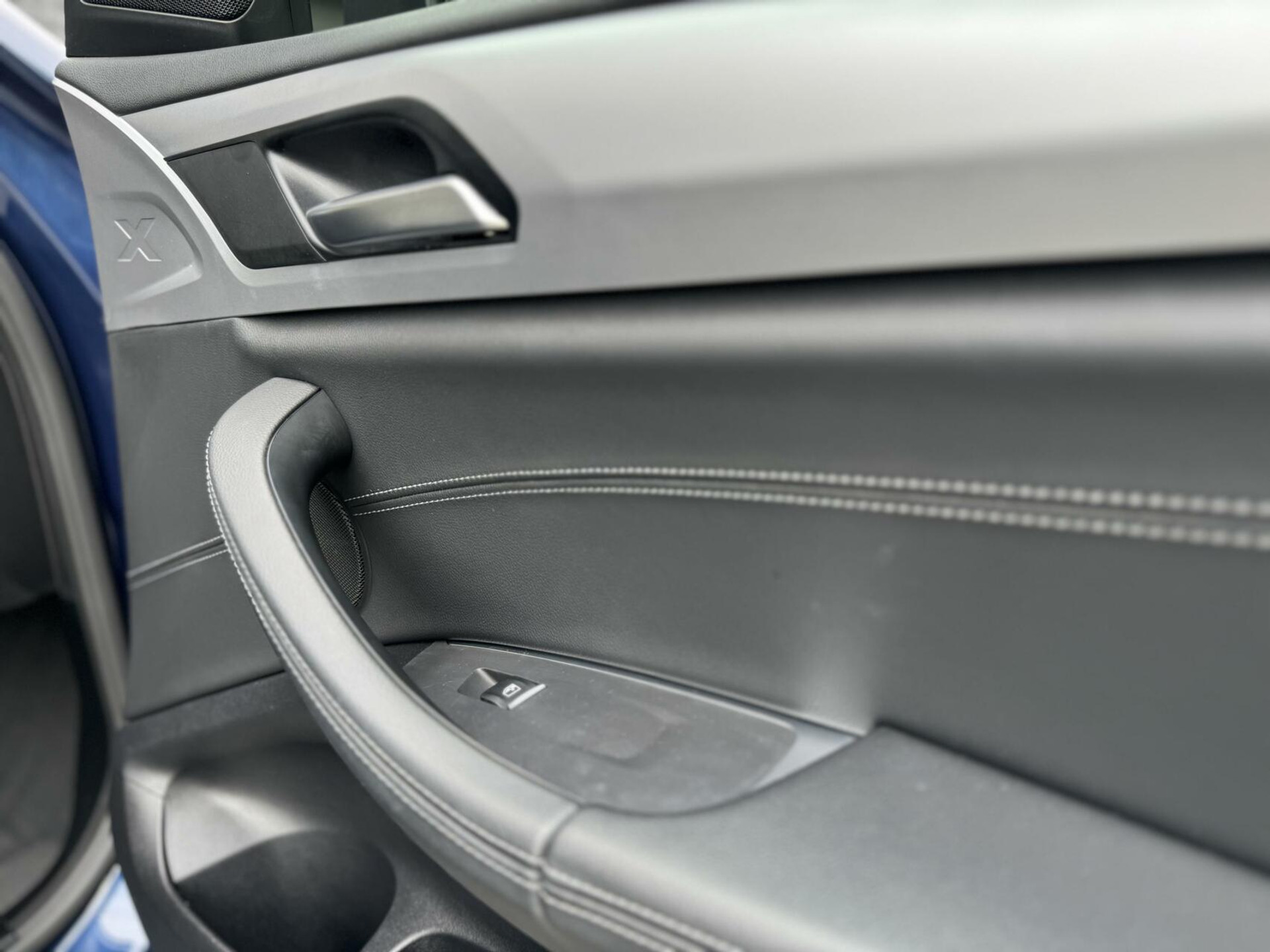 BMW X3 xDrive30e Automaat | Stoelverwarming | Leer | 20 inch lichtmetalen velgen | LED verlichting | Apple CarPlay | Cruise control | Climate control | Metallic lak | Parkeersensoren voor en achter 46635833-56.jpg | Timcars.nl