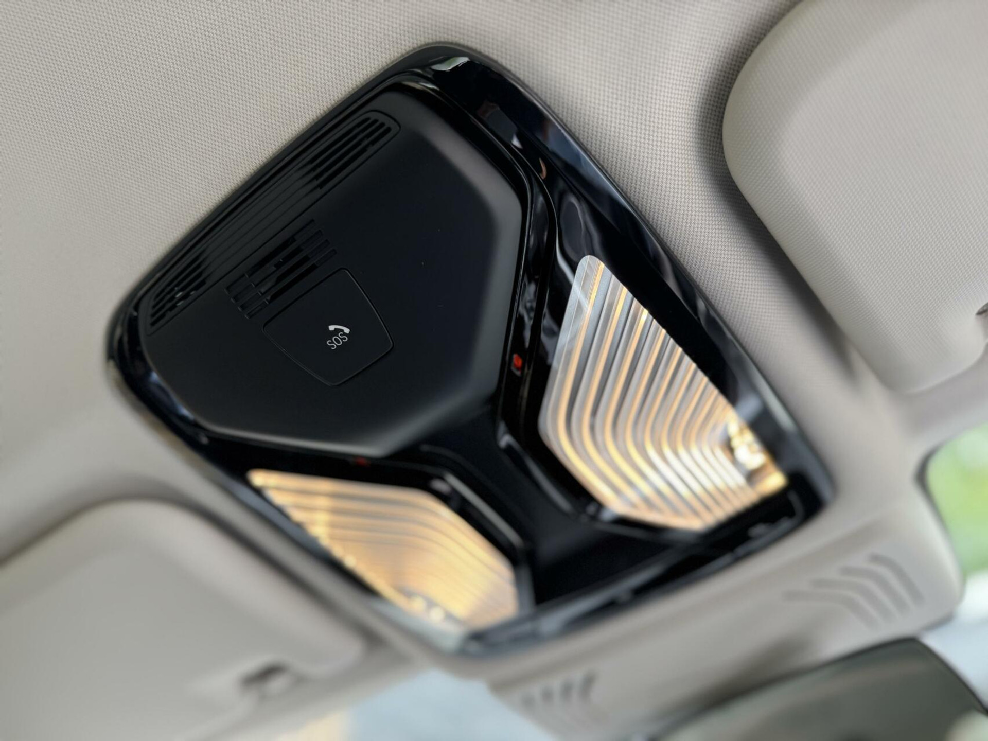 BMW X3 xDrive30e Automaat | Stoelverwarming | Leer | 20 inch lichtmetalen velgen | LED verlichting | Apple CarPlay | Cruise control | Climate control | Metallic lak | Parkeersensoren voor en achter 46635833-58.jpg | Timcars.nl