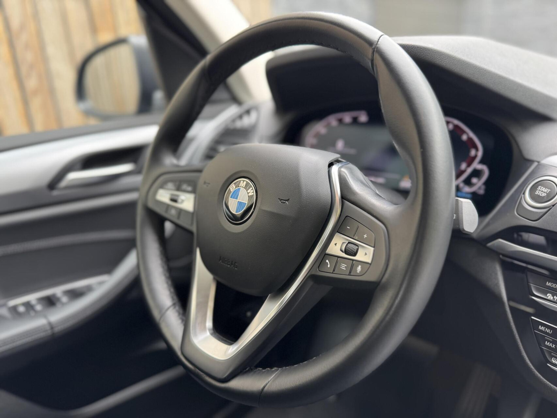 BMW X3 xDrive30e Automaat | Stoelverwarming | Leer | 20 inch lichtmetalen velgen | LED verlichting | Apple CarPlay | Cruise control | Climate control | Metallic lak | Parkeersensoren voor en achter 46635833-60.jpg | Timcars.nl