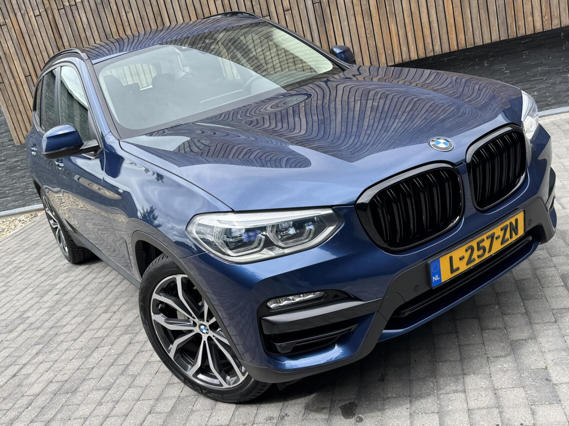 BMW X3 xDrive30e Automaat | Stoelverwarming | Leer | 20 inch lichtmetalen velgen | LED verlichting | Apple CarPlay | Cruise control | Climate control | Metallic lak | Parkeersensoren voor en achter 46635833-61.jpg | Timcars.nl