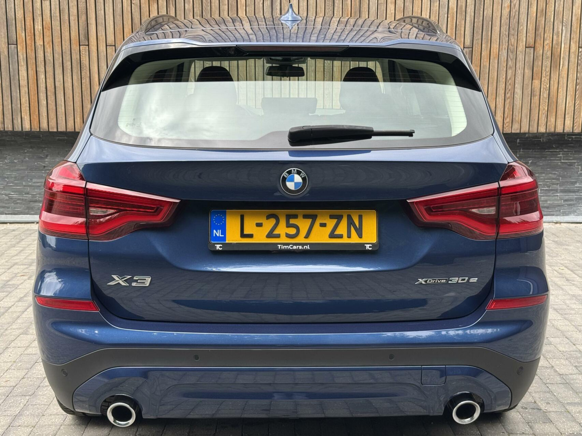 BMW X3 xDrive30e Automaat | Stoelverwarming | Leer | 20 inch lichtmetalen velgen | LED verlichting | Apple CarPlay | Cruise control | Climate control | Metallic lak | Parkeersensoren voor en achter 46635833-64.jpg | Timcars.nl
