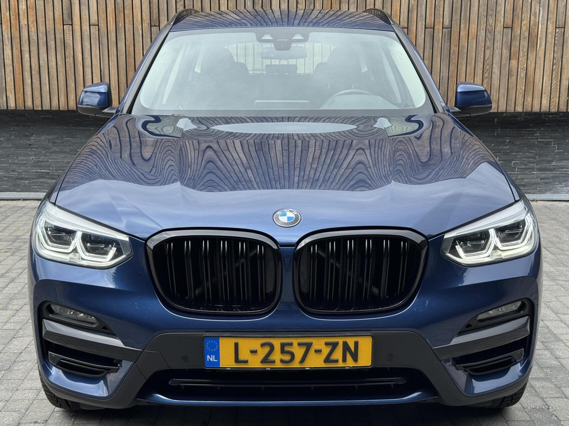 BMW X3 xDrive30e Automaat | Stoelverwarming | Leer | 20 inch lichtmetalen velgen | LED verlichting | Apple CarPlay | Cruise control | Climate control | Metallic lak | Parkeersensoren voor en achter 46635833-66.jpg | Timcars.nl