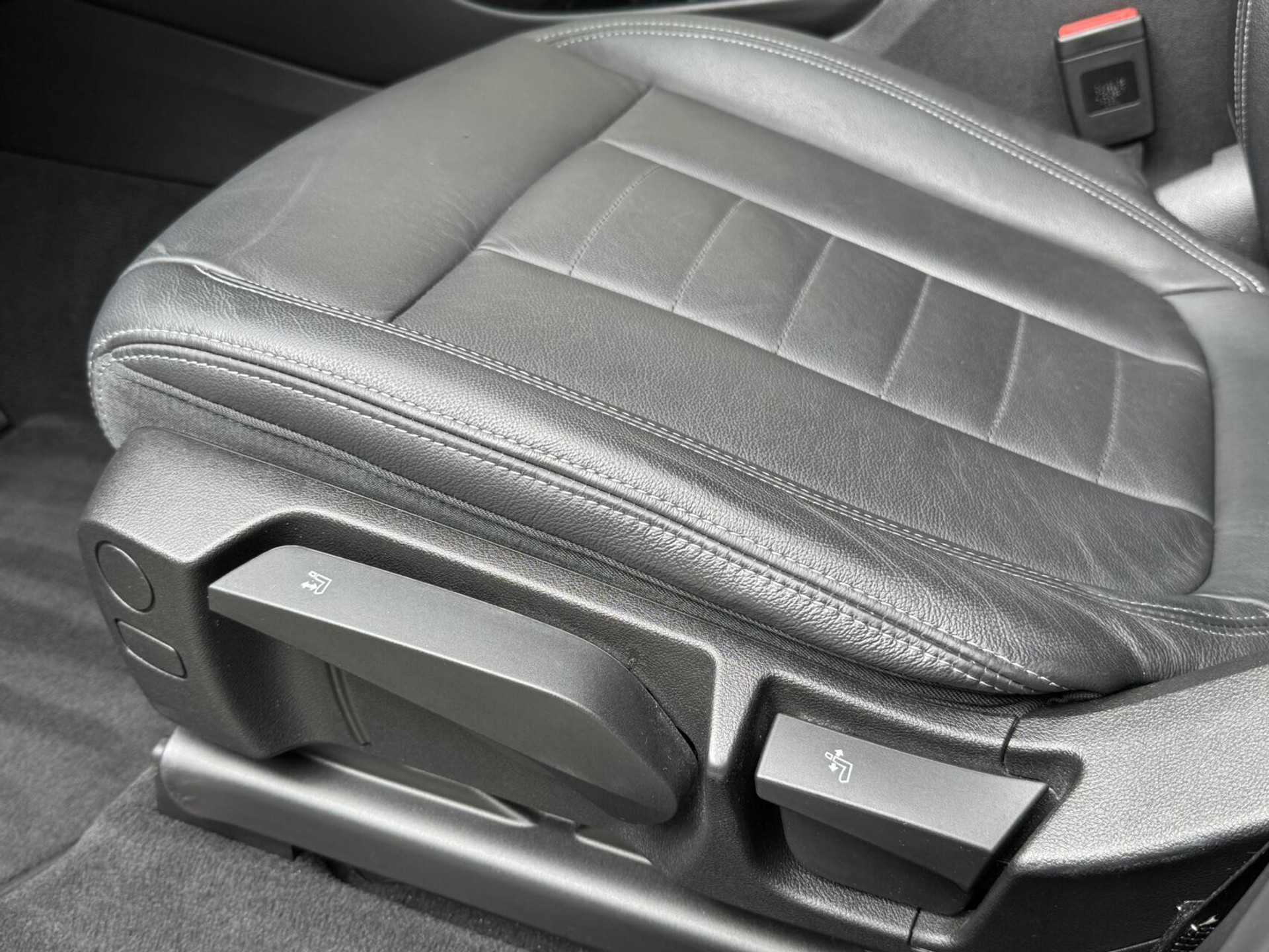 BMW X3 xDrive30e Automaat | Stoelverwarming | Leer | 20 inch lichtmetalen velgen | LED verlichting | Apple CarPlay | Cruise control | Climate control | Metallic lak | Parkeersensoren voor en achter 46635833-8.jpg | Timcars.nl