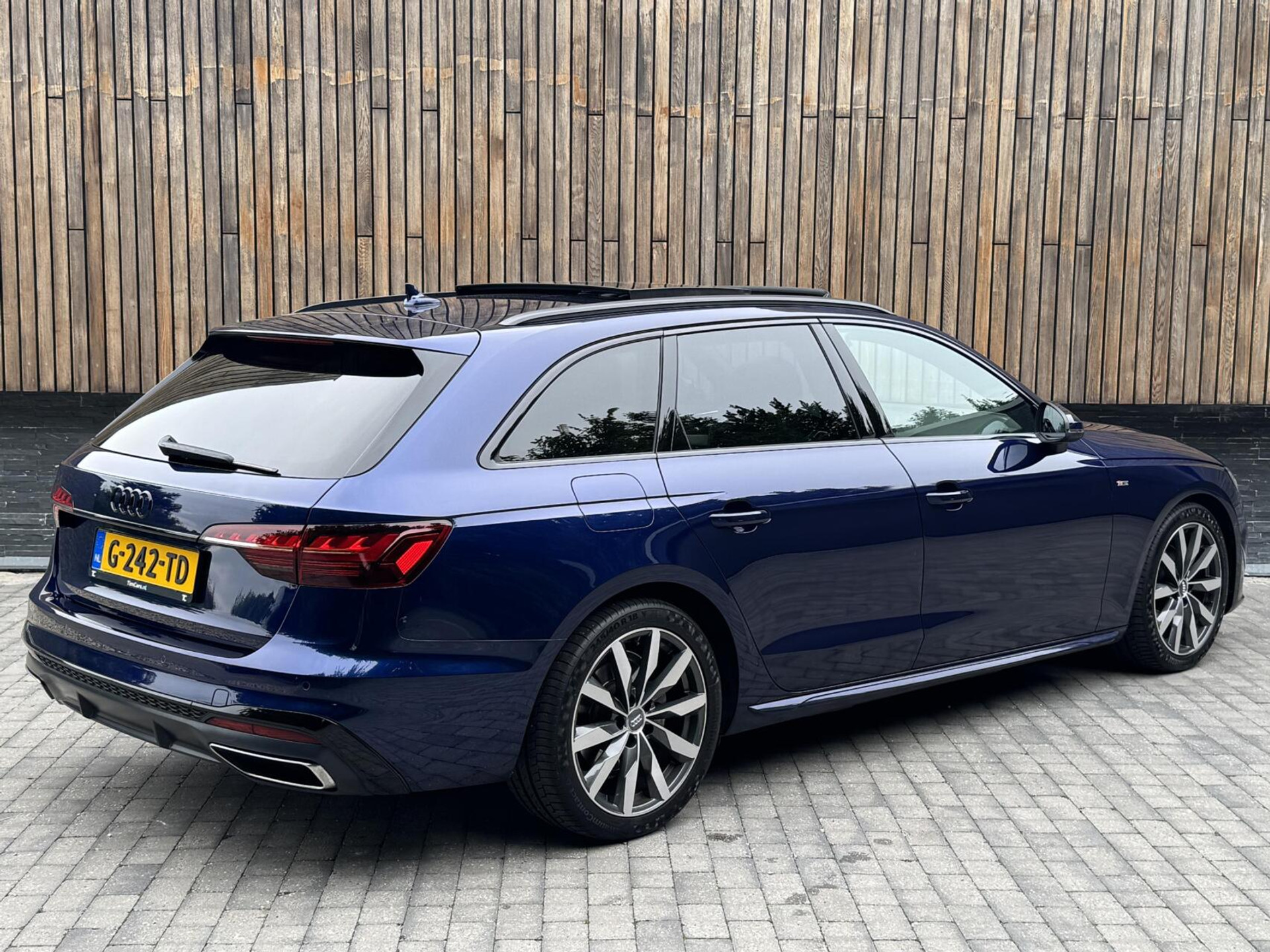 Audi A4 Avant 35 TFSI S-line Automaat | Panoramadak | Adaptieve cruise control | Grootlicht assistentie| Afgevlakt stuurwiel | Climate control | Getint glas | Zwart optiek | Parkeersensoren voor en achter 46807386-1.jpg | Timcars.nl