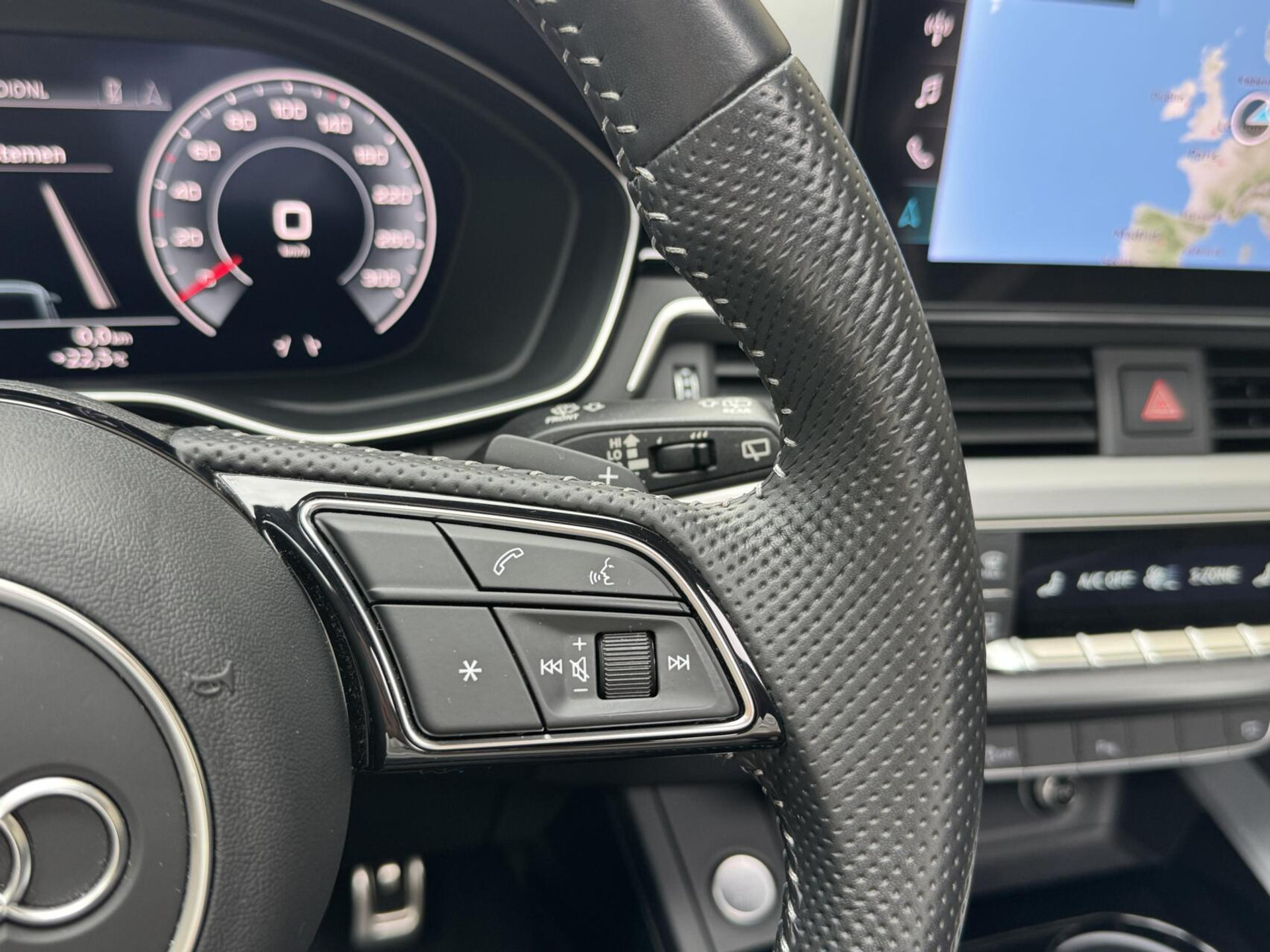 Audi A4 Avant 35 TFSI S-line Automaat | Panoramadak | Adaptieve cruise control | Grootlicht assistentie| Afgevlakt stuurwiel | Climate control | Getint glas | Zwart optiek | Parkeersensoren voor en achter 46807386-10.jpg | Timcars.nl