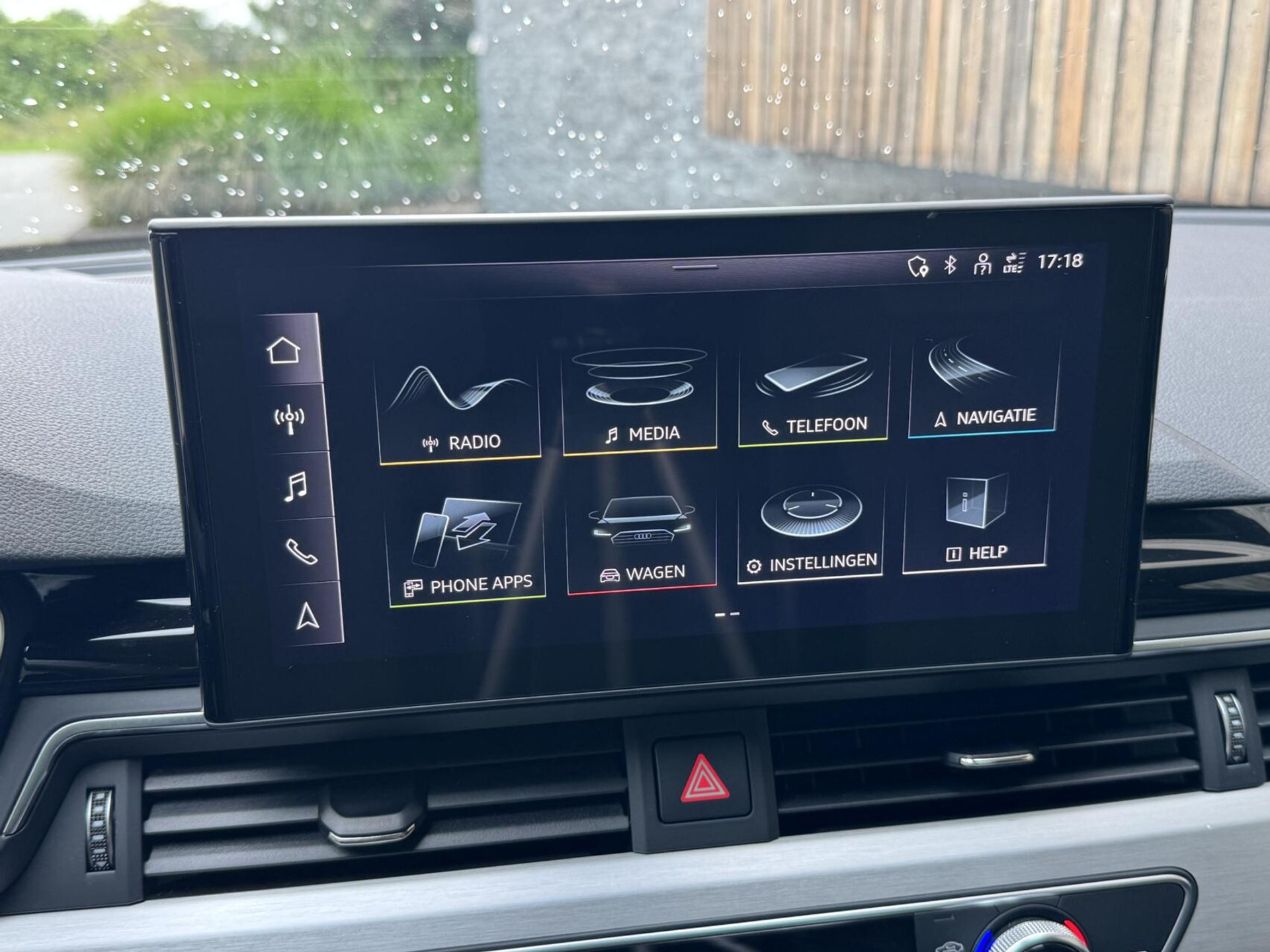 Audi A4 Avant 35 TFSI S-line Automaat | Panoramadak | Adaptieve cruise control | Grootlicht assistentie| Afgevlakt stuurwiel | Climate control | Getint glas | Zwart optiek | Parkeersensoren voor en achter 46807386-25.jpg | Timcars.nl