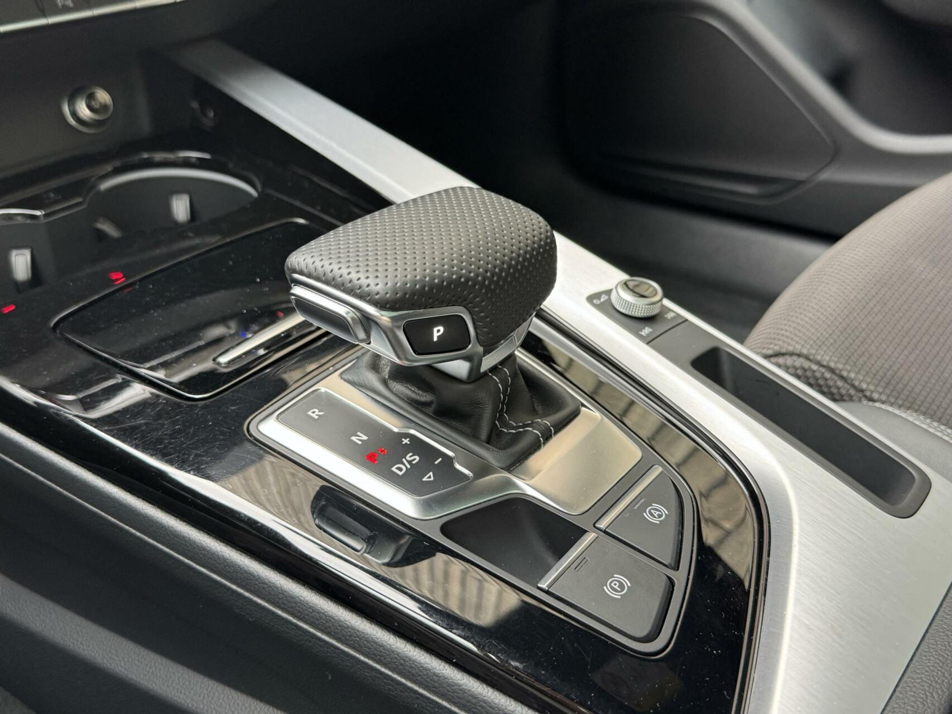 Audi A4 Avant 35 TFSI S-line Automaat | Panoramadak | Adaptieve cruise control | Grootlicht assistentie| Afgevlakt stuurwiel | Climate control | Getint glas | Zwart optiek | Parkeersensoren voor en achter 46807386-29.jpg | Timcars.nl