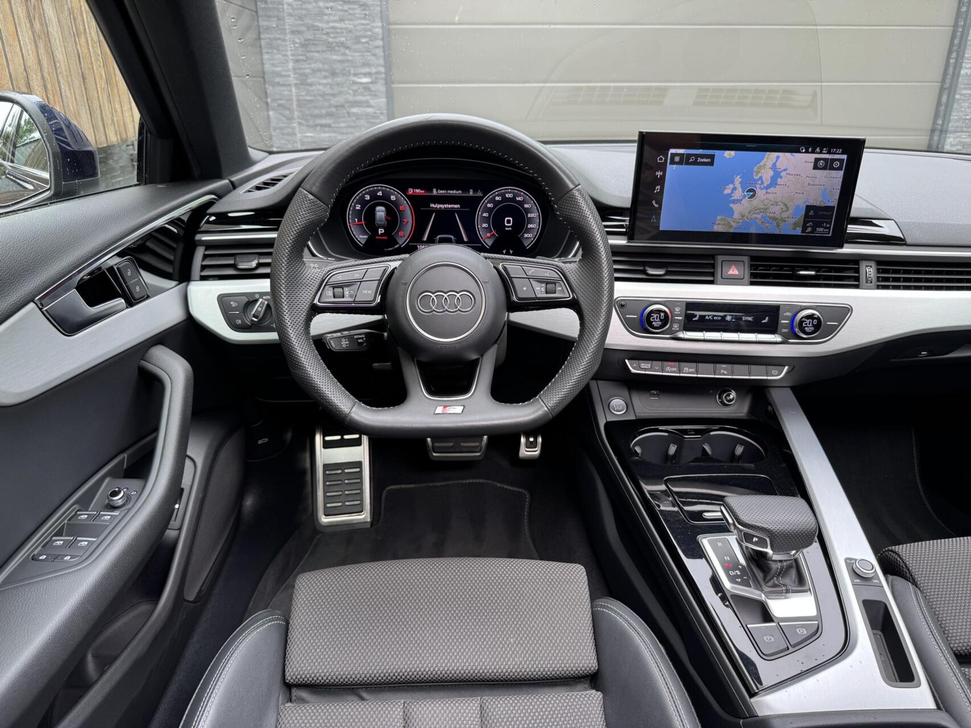 Audi A4 Avant 35 TFSI S-line Automaat | Panoramadak | Adaptieve cruise control | Grootlicht assistentie| Afgevlakt stuurwiel | Climate control | Getint glas | Zwart optiek | Parkeersensoren voor en achter 46807386-30.jpg | Timcars.nl