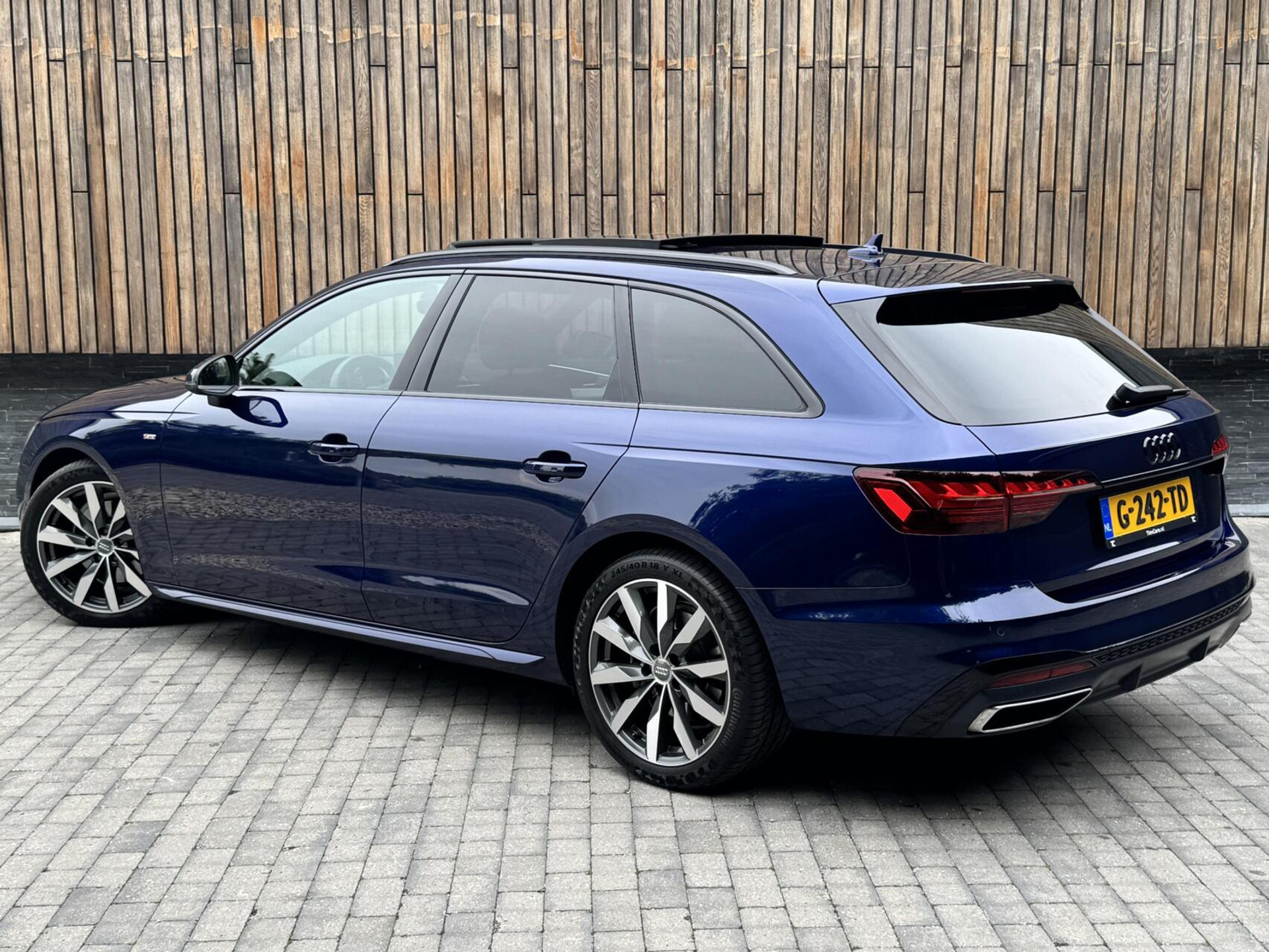 Audi A4 Avant 35 TFSI S-line Automaat | Panoramadak | Adaptieve cruise control | Grootlicht assistentie| Afgevlakt stuurwiel | Climate control | Getint glas | Zwart optiek | Parkeersensoren voor en achter 46807386-31.jpg | Timcars.nl