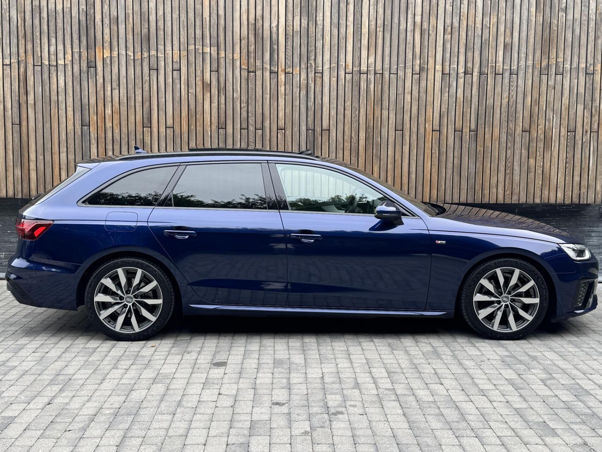 Audi A4 Avant 35 TFSI S-line Automaat | Panoramadak | Adaptieve cruise control | Grootlicht assistentie| Afgevlakt stuurwiel | Climate control | Getint glas | Zwart optiek | Parkeersensoren voor en achter 46807386-32.jpg | Timcars.nl