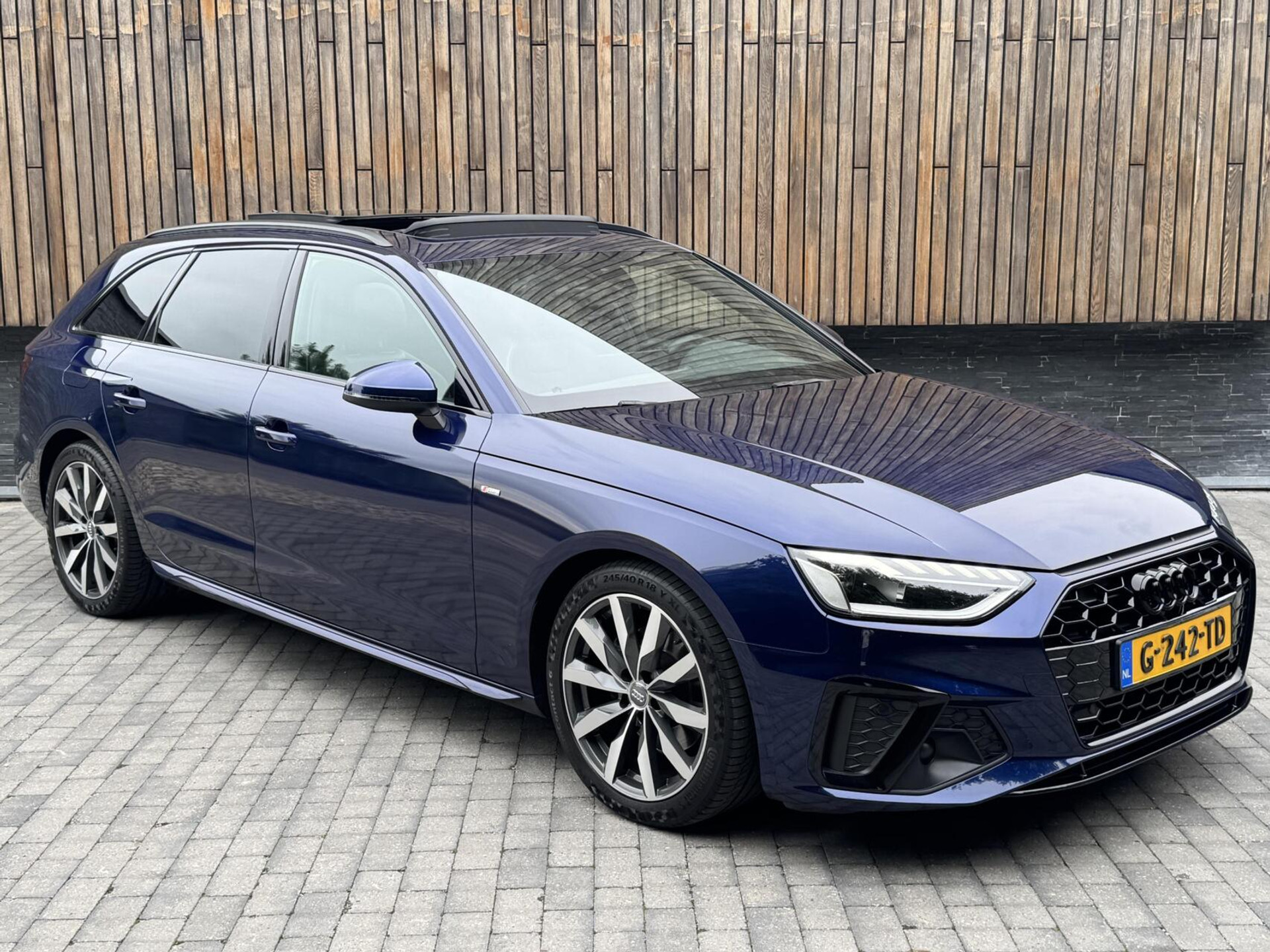 Audi A4 Avant 35 TFSI S-line Automaat | Panoramadak | Adaptieve cruise control | Grootlicht assistentie| Afgevlakt stuurwiel | Climate control | Getint glas | Zwart optiek | Parkeersensoren voor en achter 46807386-33.jpg | Timcars.nl