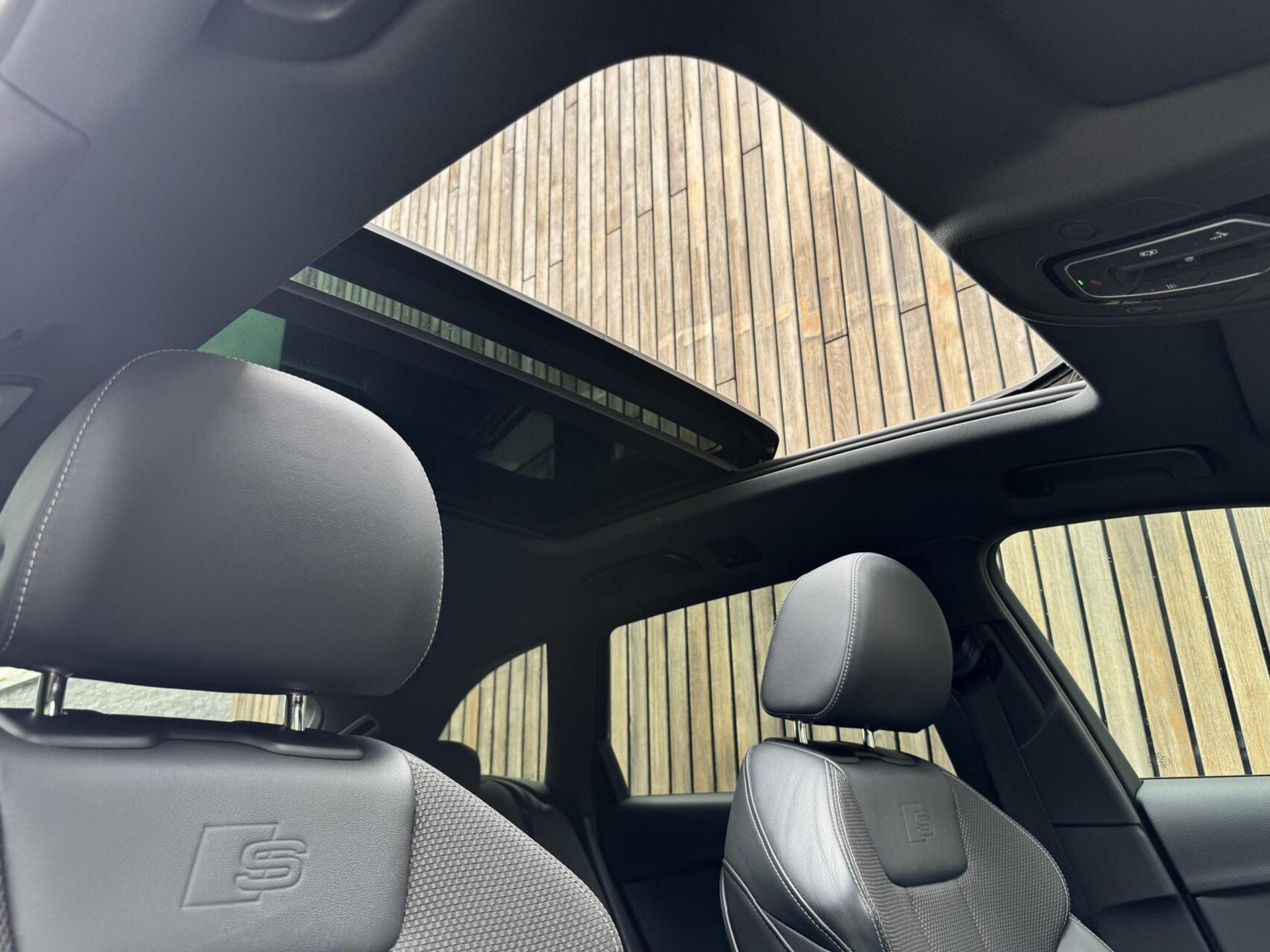 Audi A4 Avant 35 TFSI S-line Automaat | Panoramadak | Adaptieve cruise control | Grootlicht assistentie| Afgevlakt stuurwiel | Climate control | Getint glas | Zwart optiek | Parkeersensoren voor en achter 46807386-37.jpg | Timcars.nl