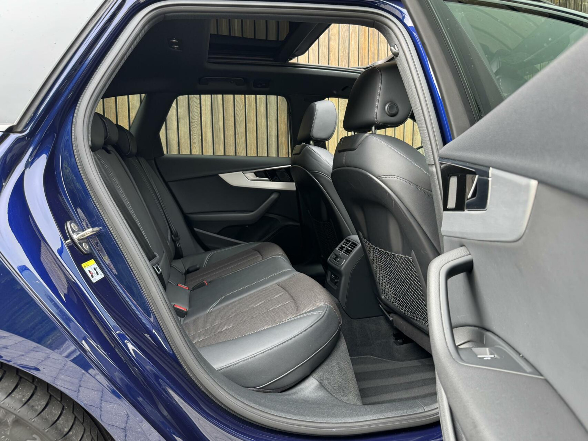 Audi A4 Avant 35 TFSI S-line Automaat | Panoramadak | Adaptieve cruise control | Grootlicht assistentie| Afgevlakt stuurwiel | Climate control | Getint glas | Zwart optiek | Parkeersensoren voor en achter 46807386-40.jpg | Timcars.nl