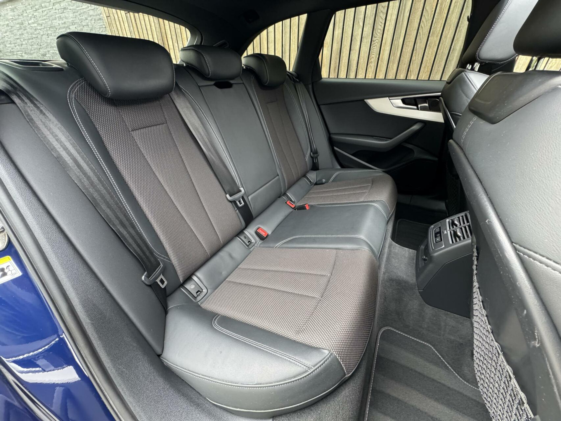 Audi A4 Avant 35 TFSI S-line Automaat | Panoramadak | Adaptieve cruise control | Grootlicht assistentie| Afgevlakt stuurwiel | Climate control | Getint glas | Zwart optiek | Parkeersensoren voor en achter 46807386-41.jpg | Timcars.nl