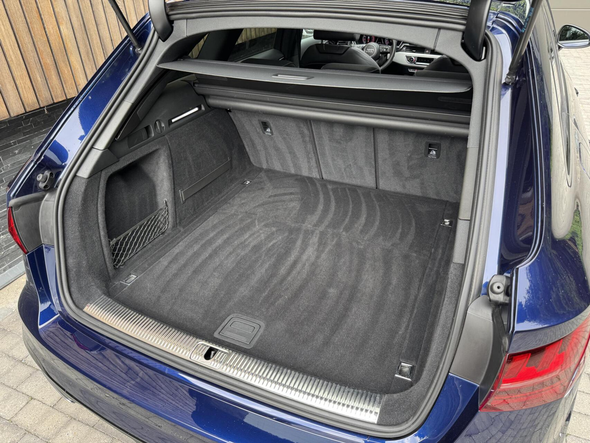 Audi A4 Avant 35 TFSI S-line Automaat | Panoramadak | Adaptieve cruise control | Grootlicht assistentie| Afgevlakt stuurwiel | Climate control | Getint glas | Zwart optiek | Parkeersensoren voor en achter 46807386-45.jpg | Timcars.nl