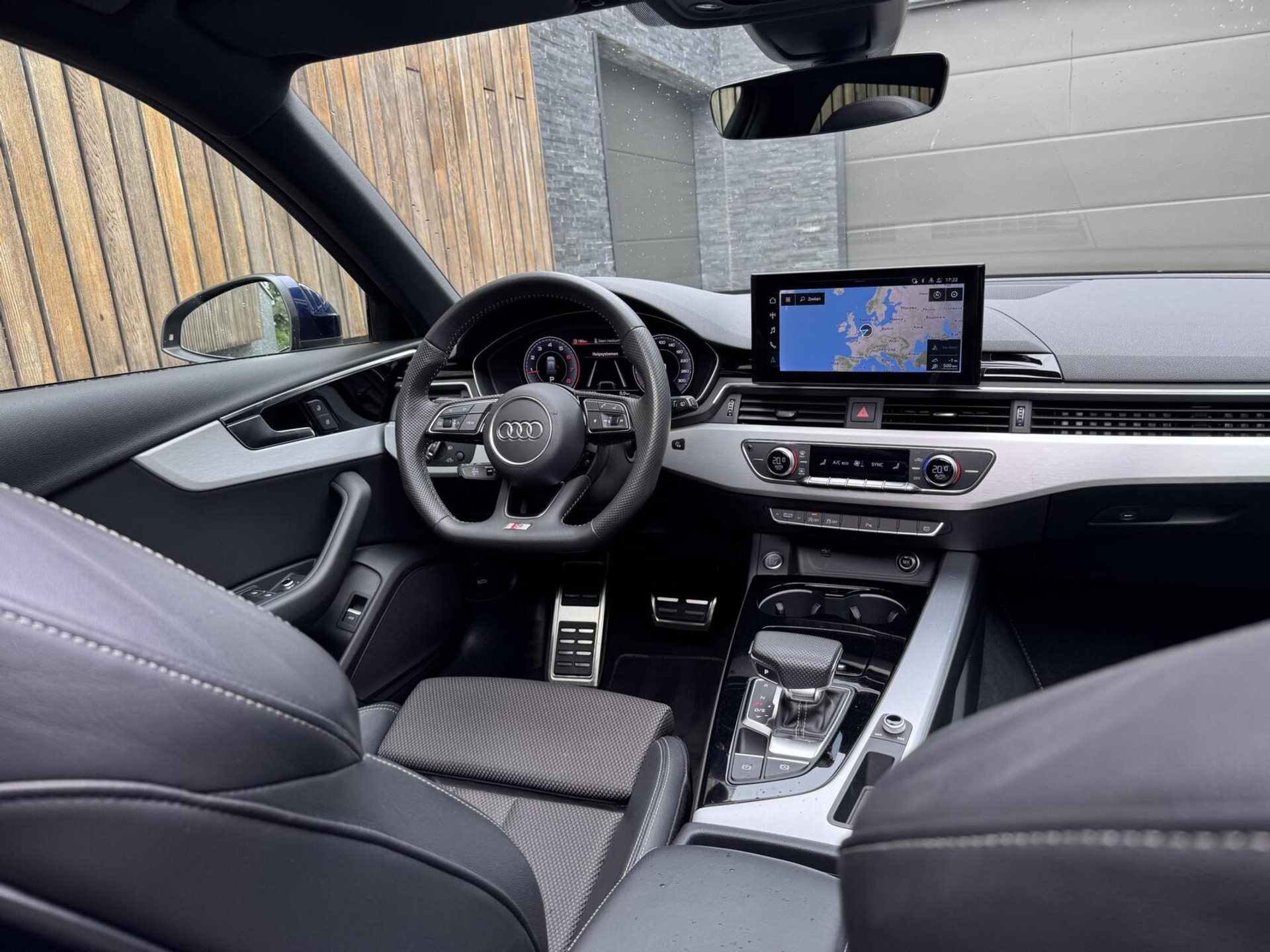 Audi A4 Avant 35 TFSI S-line Automaat | Panoramadak | Adaptieve cruise control | Grootlicht assistentie| Afgevlakt stuurwiel | Climate control | Getint glas | Zwart optiek | Parkeersensoren voor en achter 46807386-47.jpg | Timcars.nl