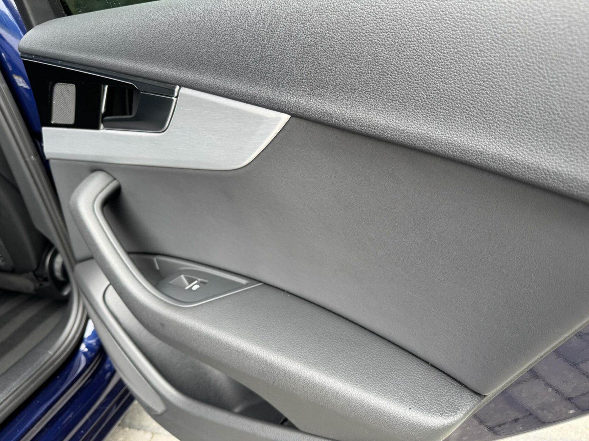 Audi A4 Avant 35 TFSI S-line Automaat | Panoramadak | Adaptieve cruise control | Grootlicht assistentie| Afgevlakt stuurwiel | Climate control | Getint glas | Zwart optiek | Parkeersensoren voor en achter 46807386-49.jpg | Timcars.nl