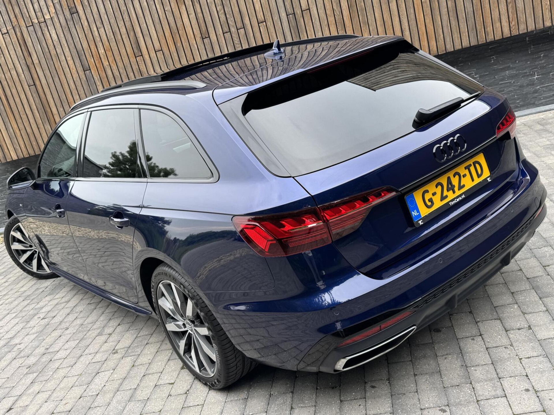 Audi A4 Avant 35 TFSI S-line Automaat | Panoramadak | Adaptieve cruise control | Grootlicht assistentie| Afgevlakt stuurwiel | Climate control | Getint glas | Zwart optiek | Parkeersensoren voor en achter 46807386-53.jpg | Timcars.nl