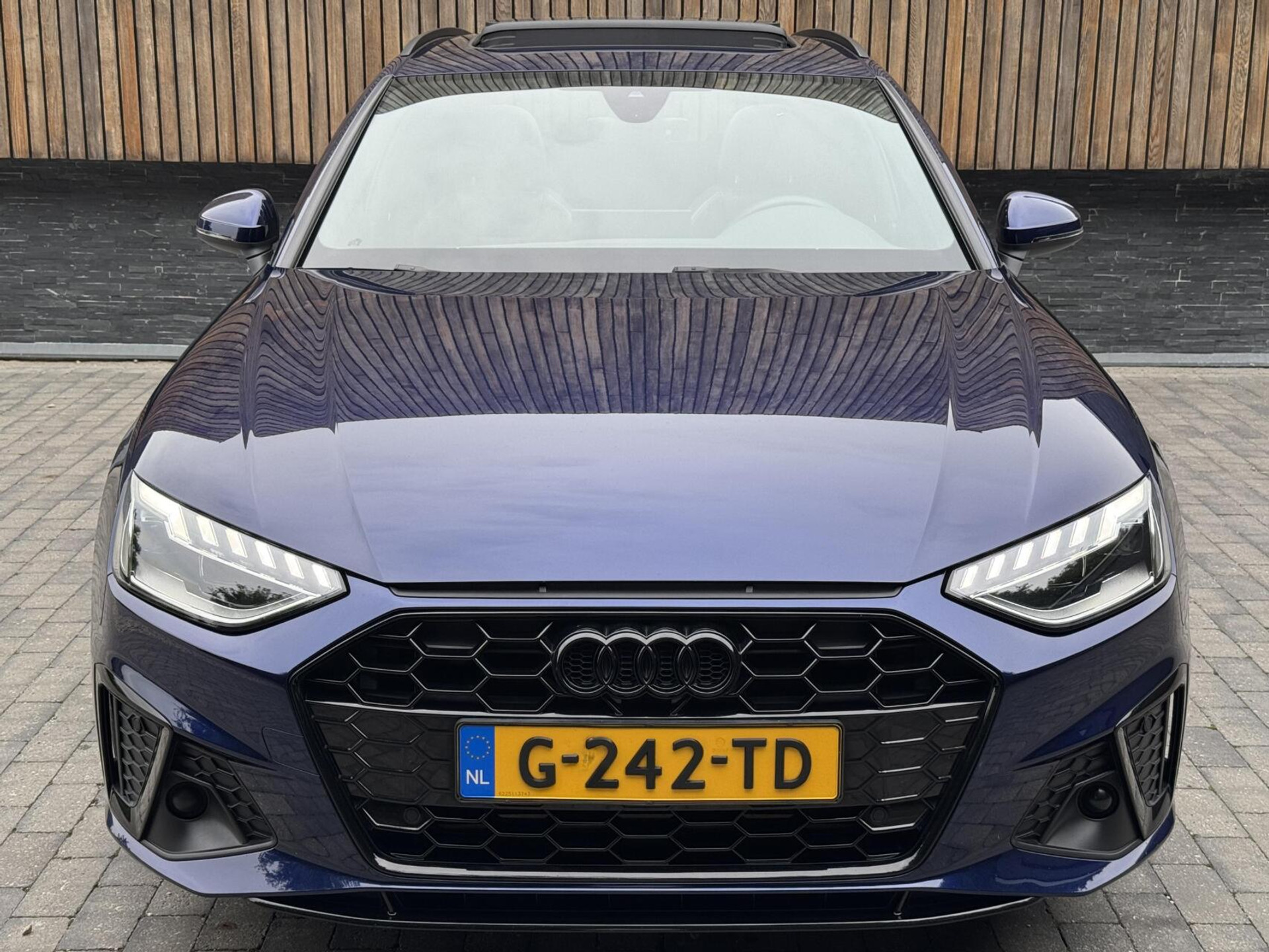 Audi A4 Avant 35 TFSI S-line Automaat | Panoramadak | Adaptieve cruise control | Grootlicht assistentie| Afgevlakt stuurwiel | Climate control | Getint glas | Zwart optiek | Parkeersensoren voor en achter 46807386-57.jpg | Timcars.nl