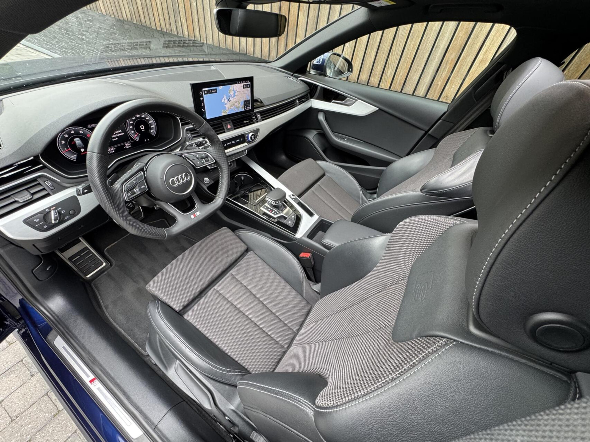 Audi A4 Avant 35 TFSI S-line Automaat | Panoramadak | Adaptieve cruise control | Grootlicht assistentie| Afgevlakt stuurwiel | Climate control | Getint glas | Zwart optiek | Parkeersensoren voor en achter 46807386-6.jpg | Timcars.nl