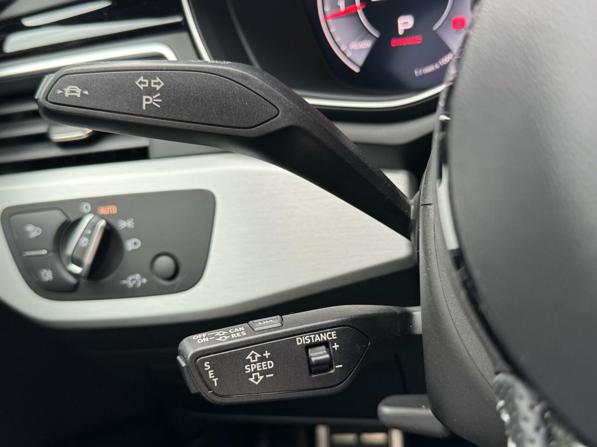 Audi A4 Avant 35 TFSI S-line Automaat | Panoramadak | Adaptieve cruise control | Grootlicht assistentie| Afgevlakt stuurwiel | Climate control | Getint glas | Zwart optiek | Parkeersensoren voor en achter 46807386-9.jpg | Timcars.nl