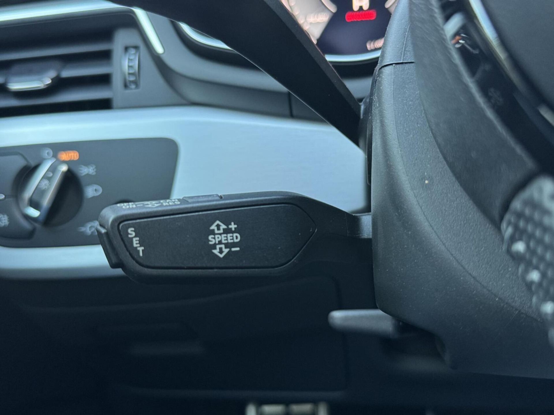 Audi A4 Avant 35 TFSI S-line Automaat | Quantumgrijs | LED | Getint glas | Afgevlakt stuurwiel | Navigatiesysteem | Apple CarPlay | Climate control | Cruise control | Parkeersensoren achter 47383857-10.jpg | Timcars.nl