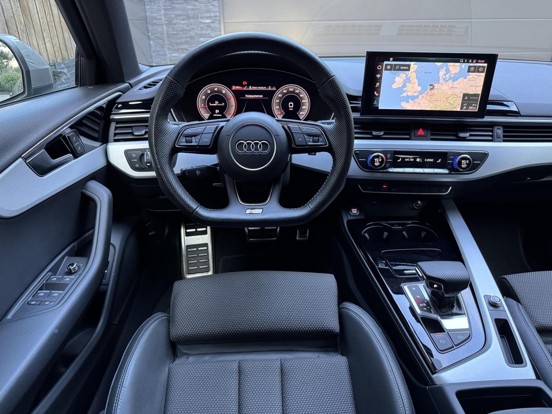 Audi A4 Avant 35 TFSI S-line Automaat | Quantumgrijs | LED | Getint glas | Afgevlakt stuurwiel | Navigatiesysteem | Apple CarPlay | Climate control | Cruise control | Parkeersensoren achter 47383857-34.jpg | Timcars.nl