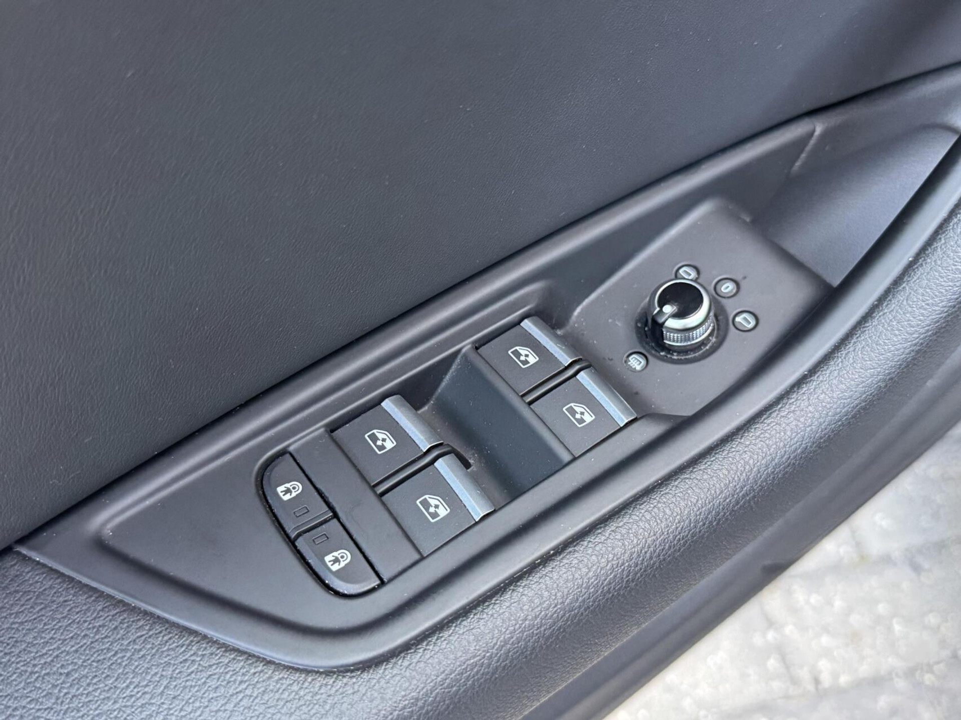 Audi A4 Avant 35 TFSI S-line Automaat | Quantumgrijs | LED | Getint glas | Afgevlakt stuurwiel | Navigatiesysteem | Apple CarPlay | Climate control | Cruise control | Parkeersensoren achter 47383857-4.jpg | Timcars.nl