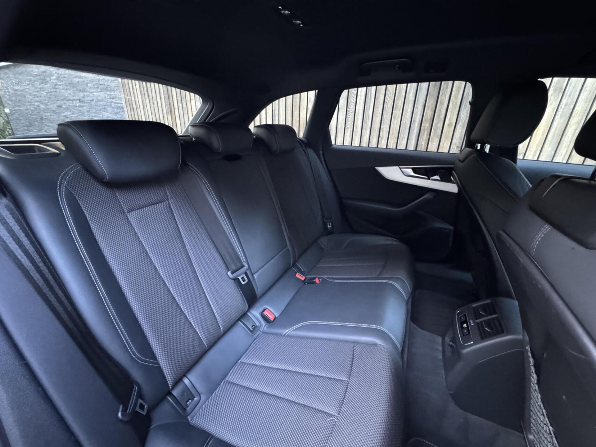 Audi A4 Avant 35 TFSI S-line Automaat | Quantumgrijs | LED | Getint glas | Afgevlakt stuurwiel | Navigatiesysteem | Apple CarPlay | Climate control | Cruise control | Parkeersensoren achter 47383857-44.jpg | Timcars.nl