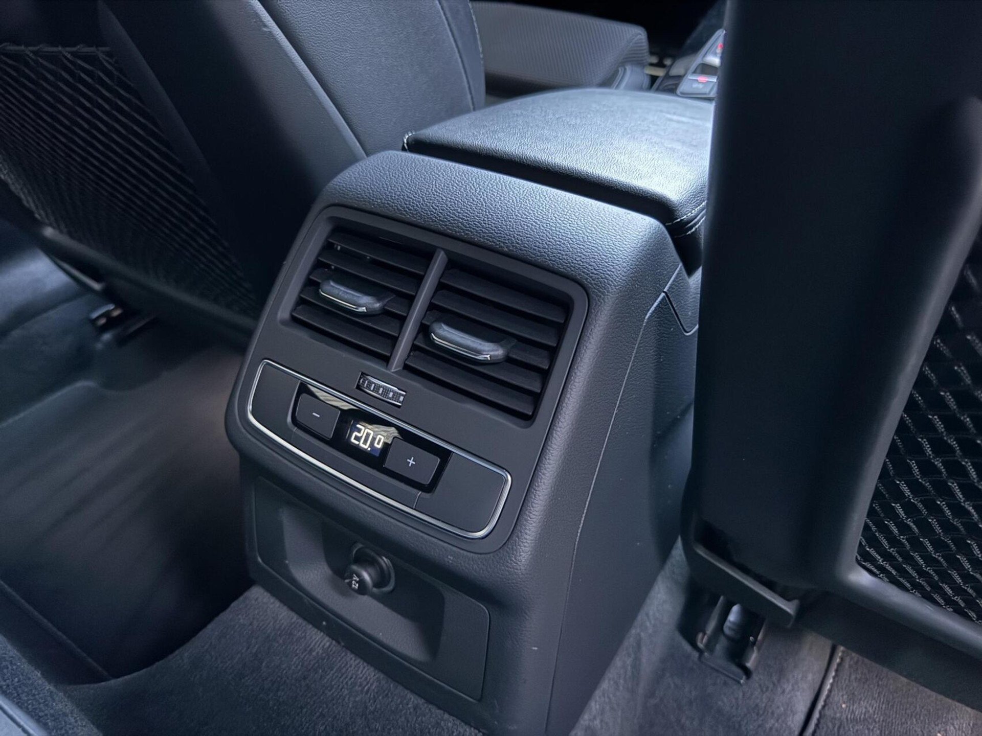 Audi A4 Avant 35 TFSI S-line Automaat | Quantumgrijs | LED | Getint glas | Afgevlakt stuurwiel | Navigatiesysteem | Apple CarPlay | Climate control | Cruise control | Parkeersensoren achter 47383857-45.jpg | Timcars.nl