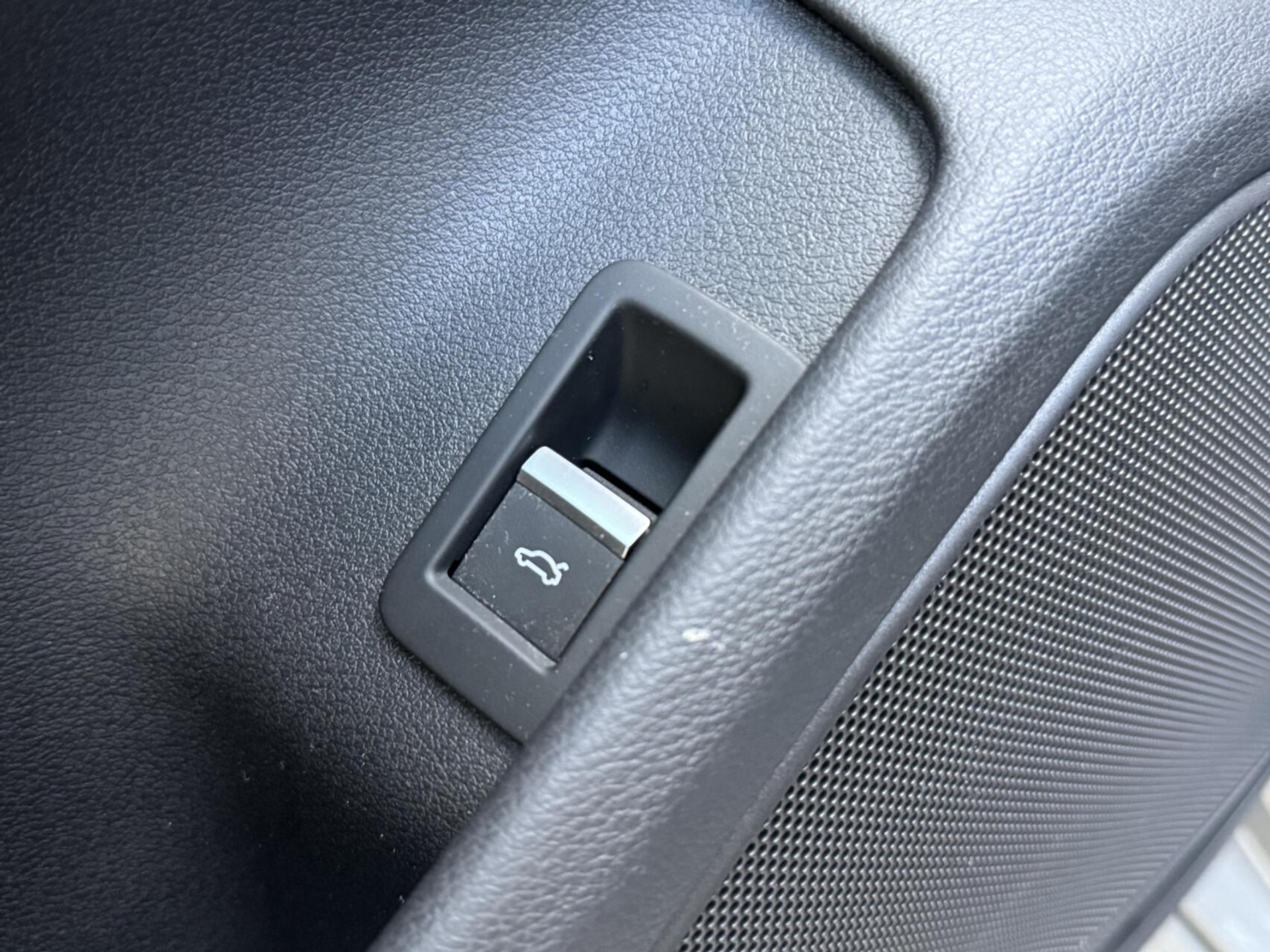 Audi A4 Avant 35 TFSI S-line Automaat | Quantumgrijs | LED | Getint glas | Afgevlakt stuurwiel | Navigatiesysteem | Apple CarPlay | Climate control | Cruise control | Parkeersensoren achter 47383857-5.jpg | Timcars.nl