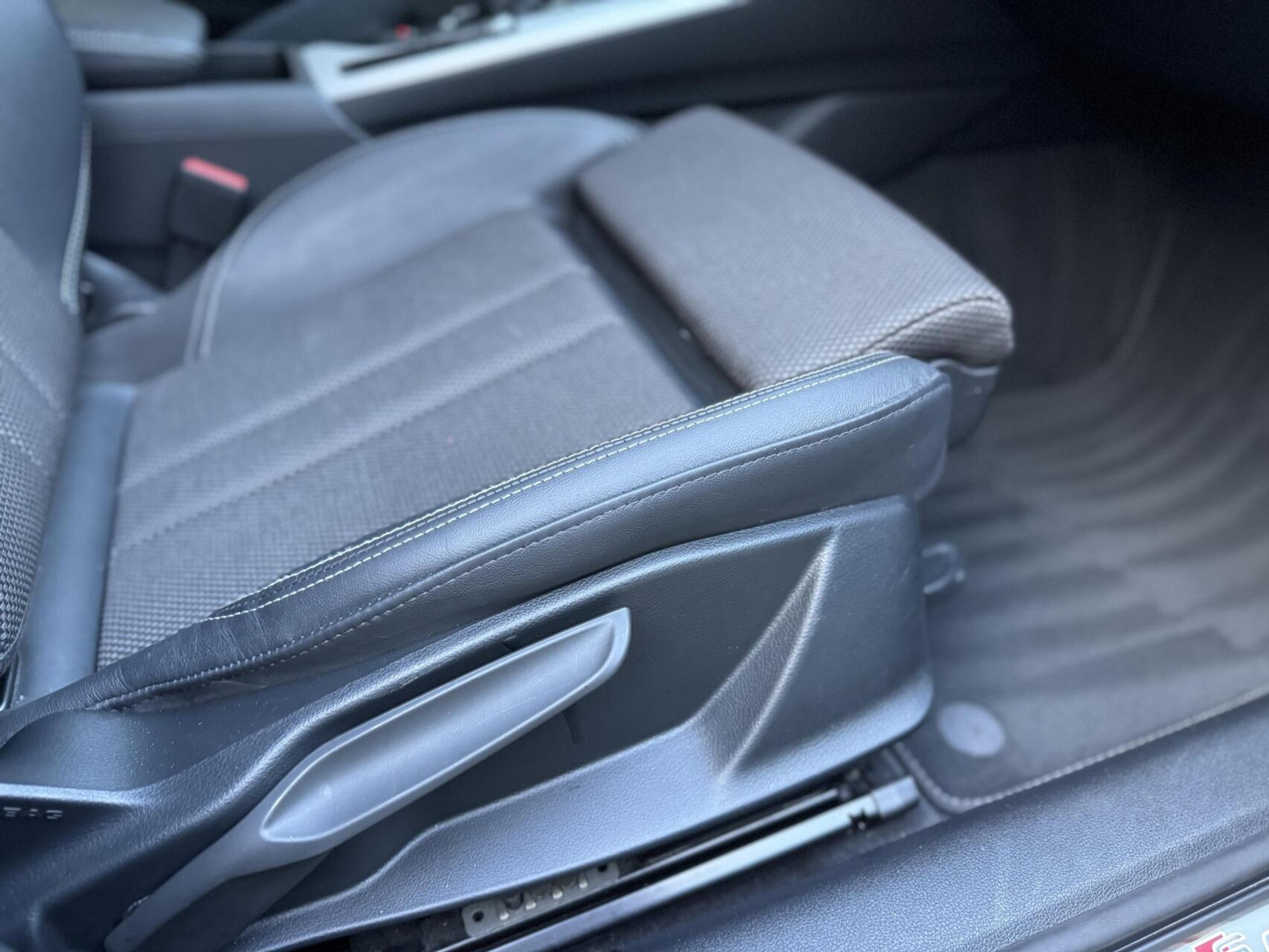 Audi A4 Avant 35 TFSI S-line Automaat | Quantumgrijs | LED | Getint glas | Afgevlakt stuurwiel | Navigatiesysteem | Apple CarPlay | Climate control | Cruise control | Parkeersensoren achter 47383857-53.jpg | Timcars.nl