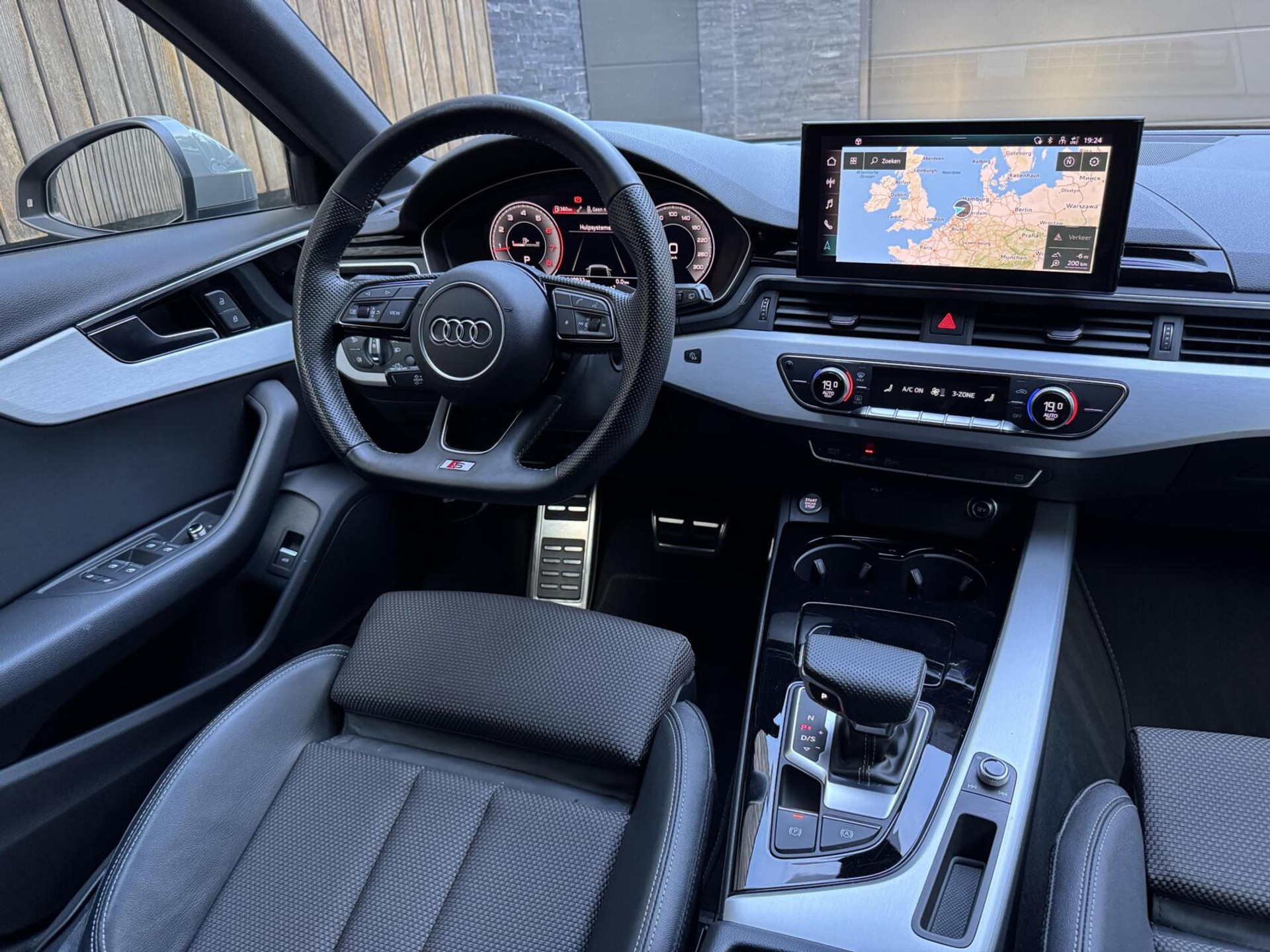Audi A4 Avant 35 TFSI S-line Automaat | Quantumgrijs | LED | Getint glas | Afgevlakt stuurwiel | Navigatiesysteem | Apple CarPlay | Climate control | Cruise control | Parkeersensoren achter 47383857-6.jpg | Timcars.nl
