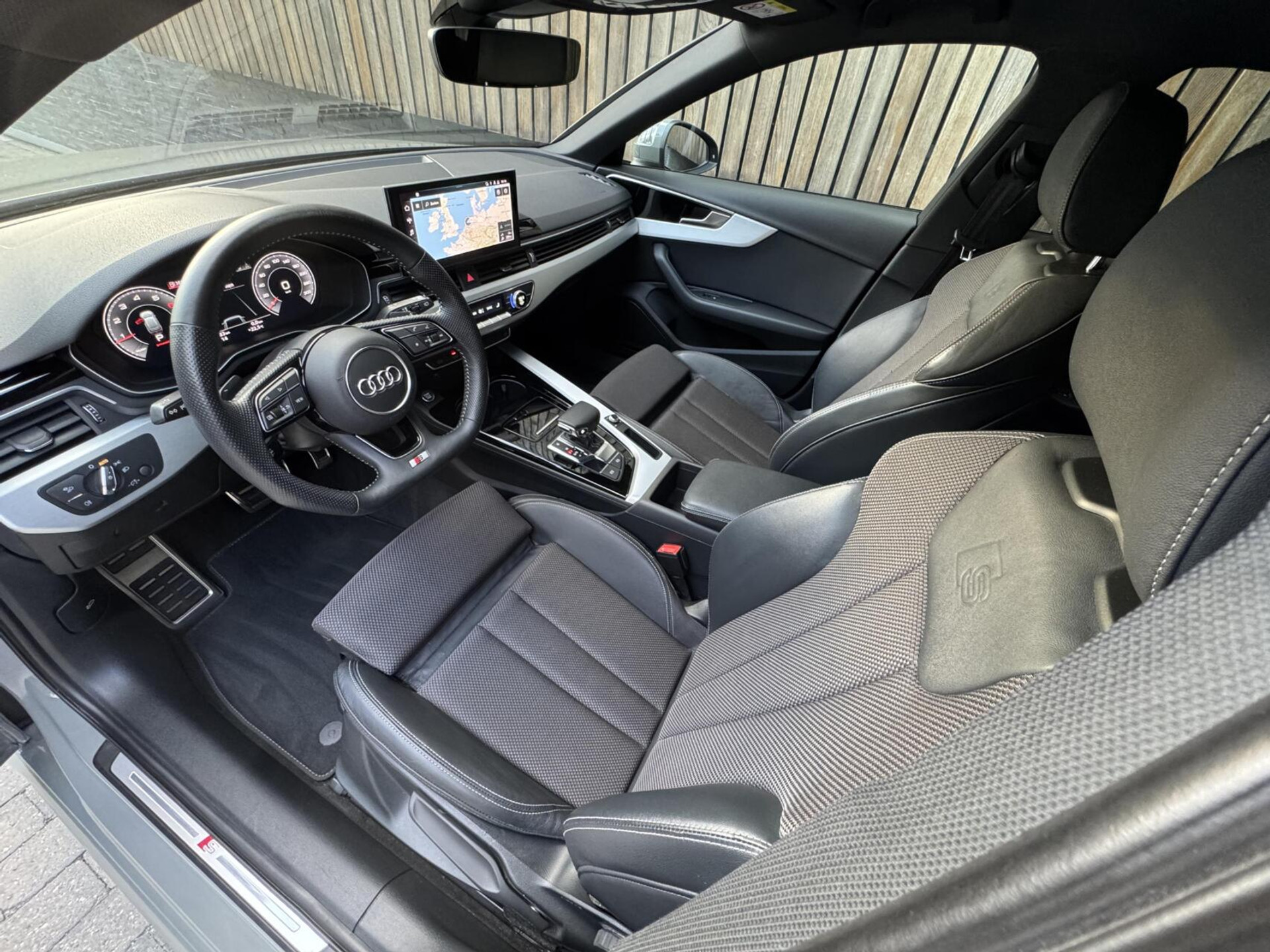 Audi A4 Avant 35 TFSI S-line Automaat | Quantumgrijs | LED | Getint glas | Afgevlakt stuurwiel | Navigatiesysteem | Apple CarPlay | Climate control | Cruise control | Parkeersensoren achter 47383857-7.jpg | Timcars.nl