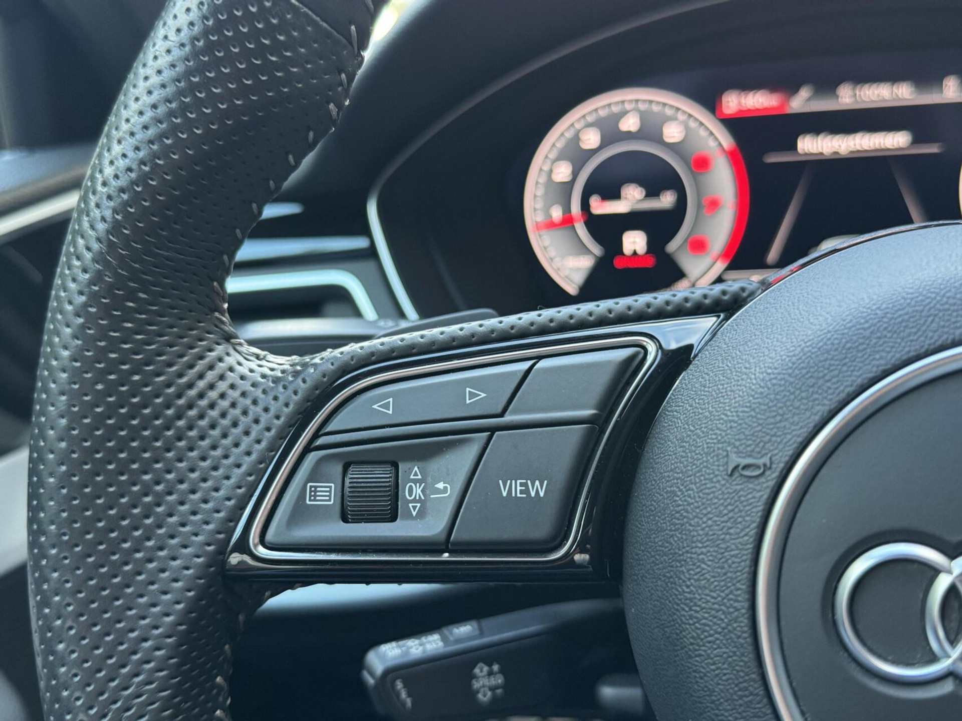 Audi A4 Avant 35 TFSI S-line Automaat | Quantumgrijs | LED | Getint glas | Afgevlakt stuurwiel | Navigatiesysteem | Apple CarPlay | Climate control | Cruise control | Parkeersensoren achter 47383857-9.jpg | Timcars.nl