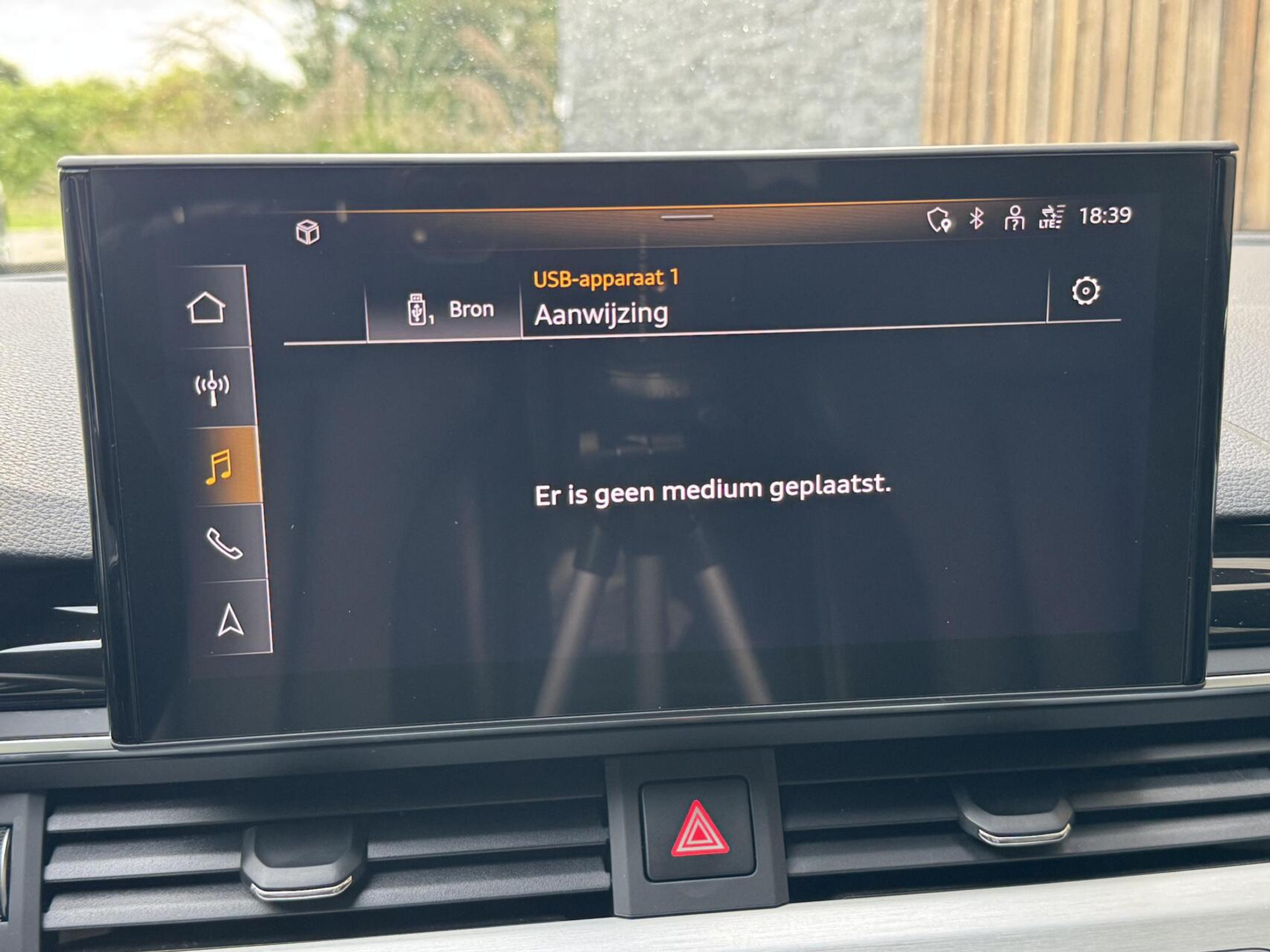 Audi A4 Avant 40 TFSI S-line Automaat | Volleer | Adaptieve cruise control | Lane assist | Afgevlakt sportstuur | Grootlichtassistent | 19 inch lichtmetalen velgen | Apple CarPlay | Parkeersensoren voor en achter | Achteruitrijcamera 47408599-17.jpg | Timcars.nl