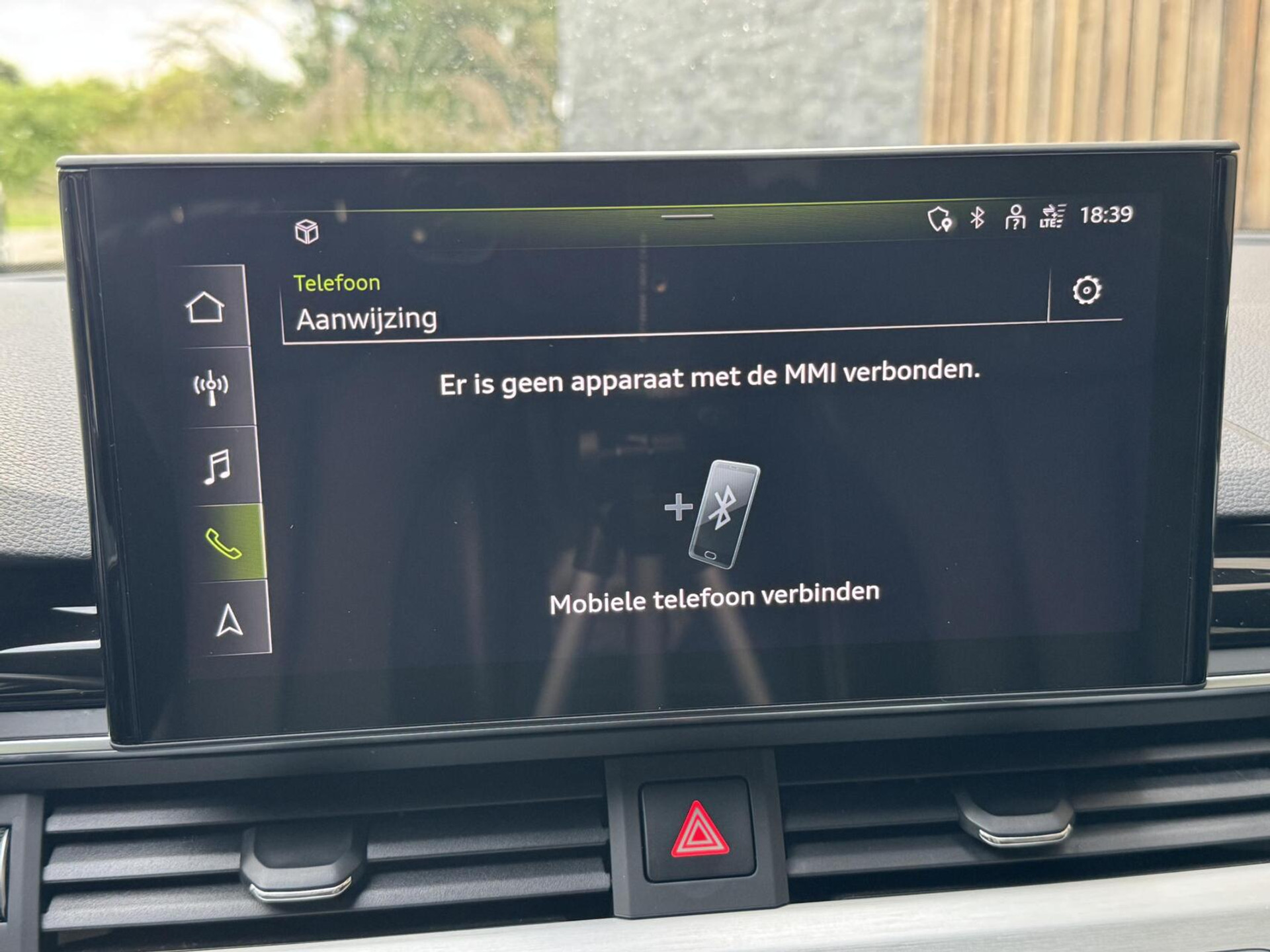 Audi A4 Avant 40 TFSI S-line Automaat | Volleer | Adaptieve cruise control | Lane assist | Afgevlakt sportstuur | Grootlichtassistent | 19 inch lichtmetalen velgen | Apple CarPlay | Parkeersensoren voor en achter | Achteruitrijcamera 47408599-19.jpg | Timcars.nl