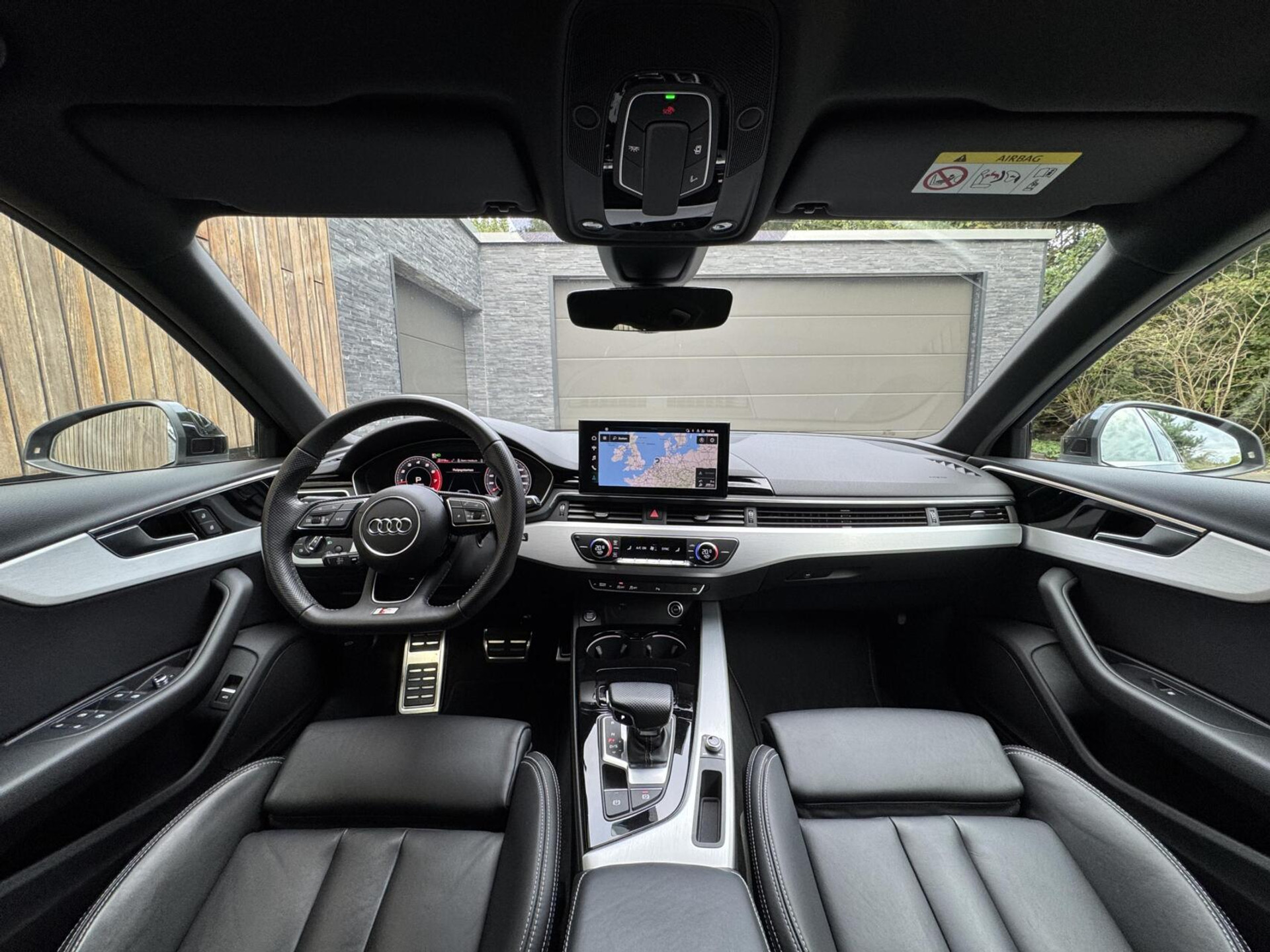 Audi A4 Avant 40 TFSI S-line Automaat | Volleer | Adaptieve cruise control | Lane assist | Afgevlakt sportstuur | Grootlichtassistent | 19 inch lichtmetalen velgen | Apple CarPlay | Parkeersensoren voor en achter | Achteruitrijcamera 47408599-2.jpg | Timcars.nl