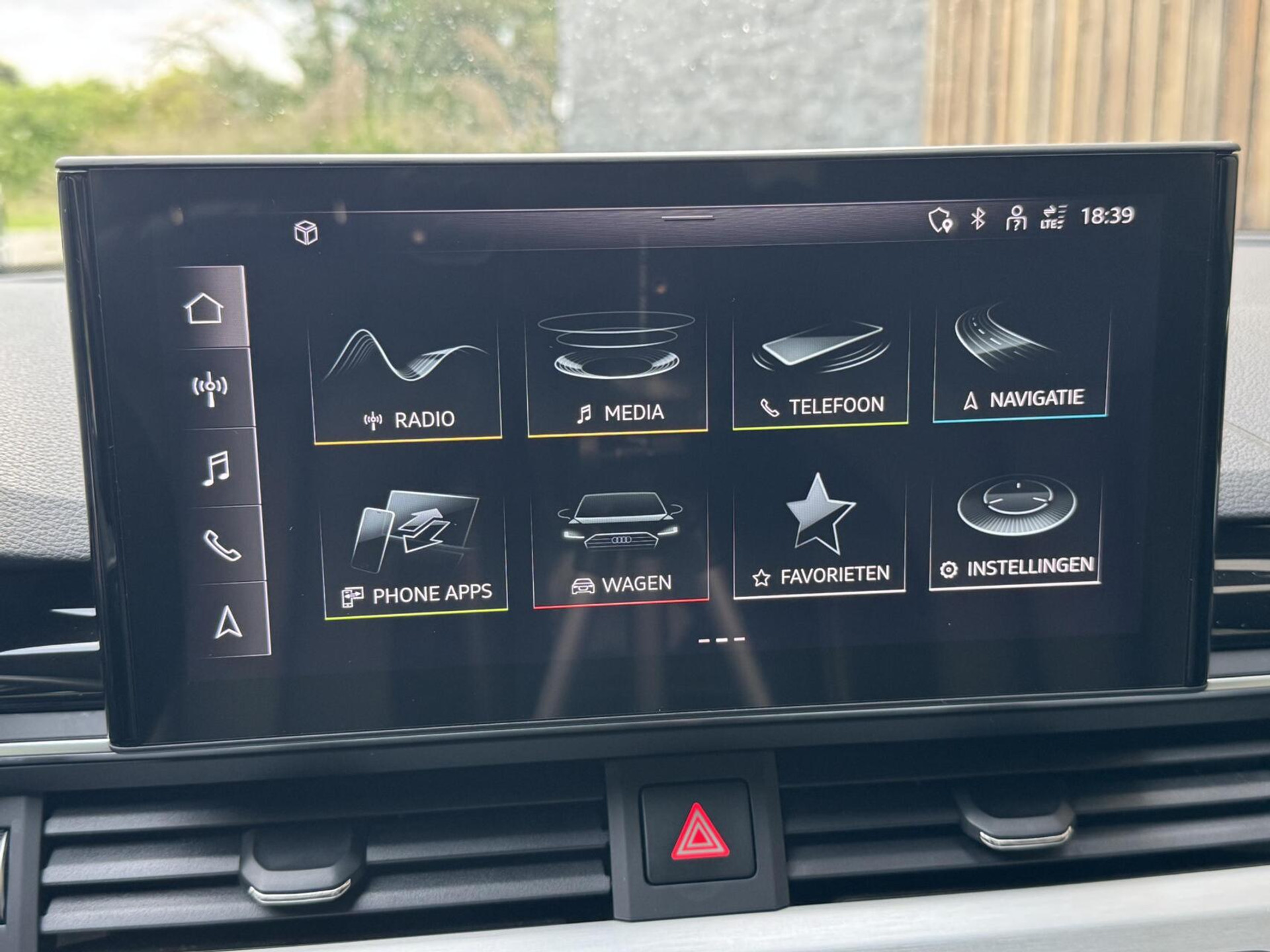 Audi A4 Avant 40 TFSI S-line Automaat | Volleer | Adaptieve cruise control | Lane assist | Afgevlakt sportstuur | Grootlichtassistent | 19 inch lichtmetalen velgen | Apple CarPlay | Parkeersensoren voor en achter | Achteruitrijcamera 47408599-21.jpg | Timcars.nl