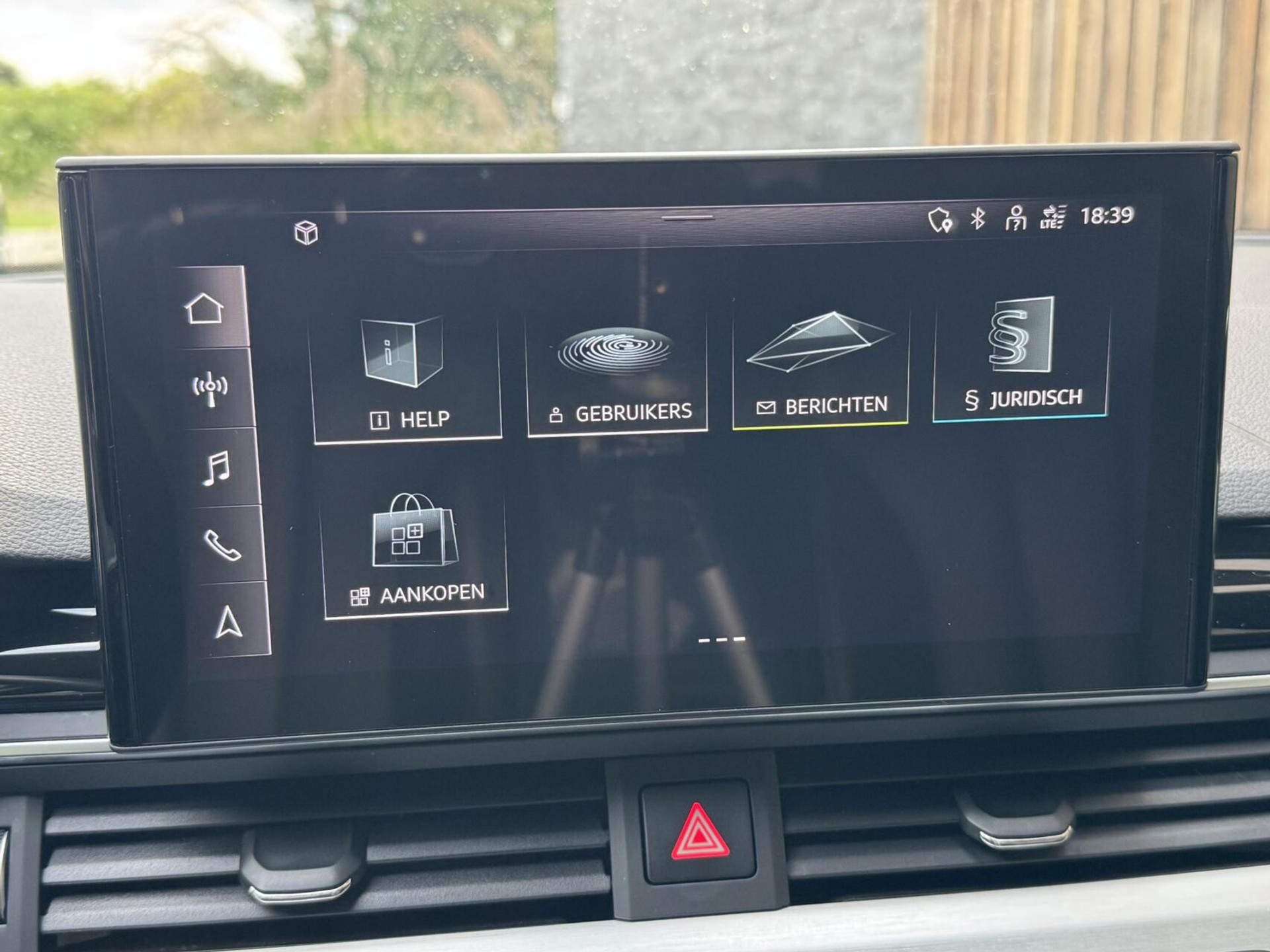 Audi A4 Avant 40 TFSI S-line Automaat | Volleer | Adaptieve cruise control | Lane assist | Afgevlakt sportstuur | Grootlichtassistent | 19 inch lichtmetalen velgen | Apple CarPlay | Parkeersensoren voor en achter | Achteruitrijcamera 47408599-22.jpg | Timcars.nl