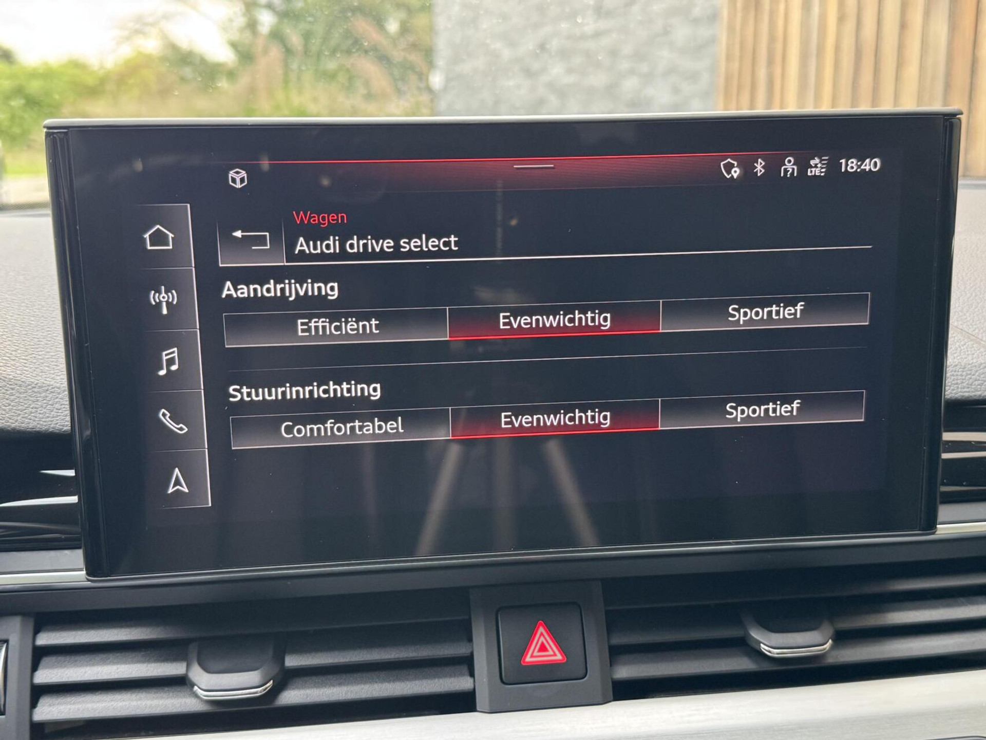 Audi A4 Avant 40 TFSI S-line Automaat | Volleer | Adaptieve cruise control | Lane assist | Afgevlakt sportstuur | Grootlichtassistent | 19 inch lichtmetalen velgen | Apple CarPlay | Parkeersensoren voor en achter | Achteruitrijcamera 47408599-28.jpg | Timcars.nl