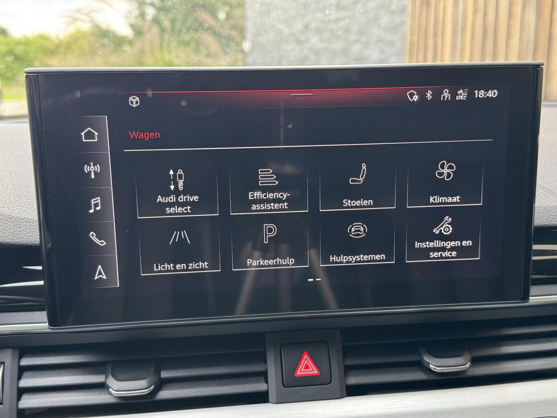 Audi A4 Avant 40 TFSI S-line Automaat | Volleer | Adaptieve cruise control | Lane assist | Afgevlakt sportstuur | Grootlichtassistent | 19 inch lichtmetalen velgen | Apple CarPlay | Parkeersensoren voor en achter | Achteruitrijcamera 47408599-29.jpg | Timcars.nl