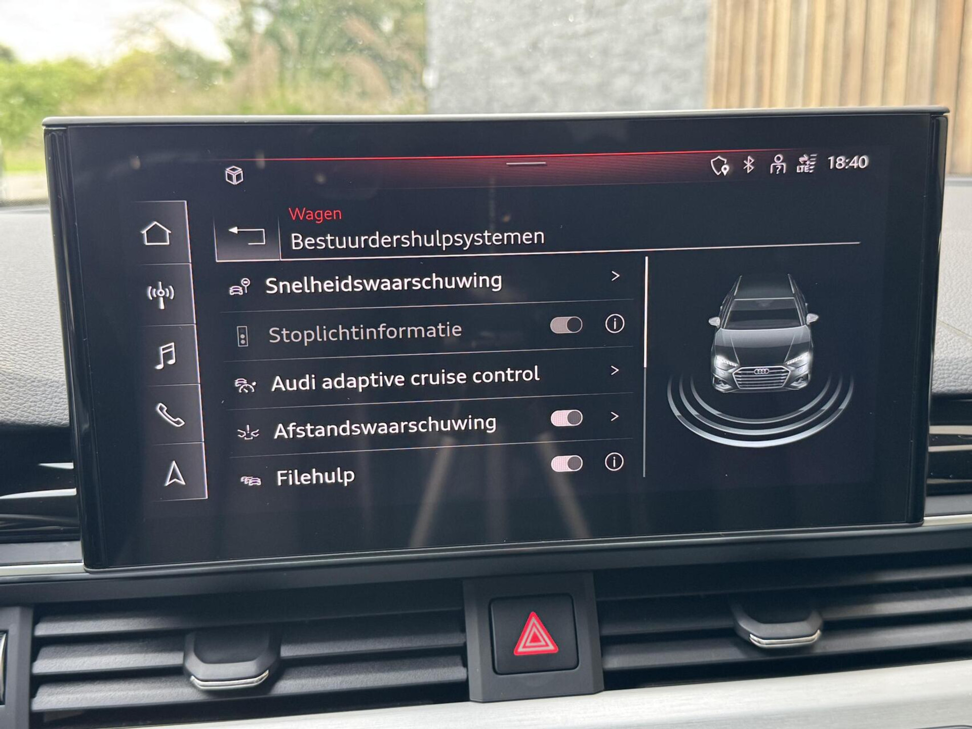 Audi A4 Avant 40 TFSI S-line Automaat | Volleer | Adaptieve cruise control | Lane assist | Afgevlakt sportstuur | Grootlichtassistent | 19 inch lichtmetalen velgen | Apple CarPlay | Parkeersensoren voor en achter | Achteruitrijcamera 47408599-30.jpg | Timcars.nl