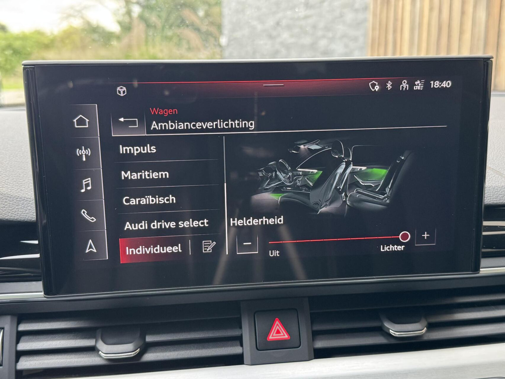 Audi A4 Avant 40 TFSI S-line Automaat | Volleer | Adaptieve cruise control | Lane assist | Afgevlakt sportstuur | Grootlichtassistent | 19 inch lichtmetalen velgen | Apple CarPlay | Parkeersensoren voor en achter | Achteruitrijcamera 47408599-33.jpg | Timcars.nl