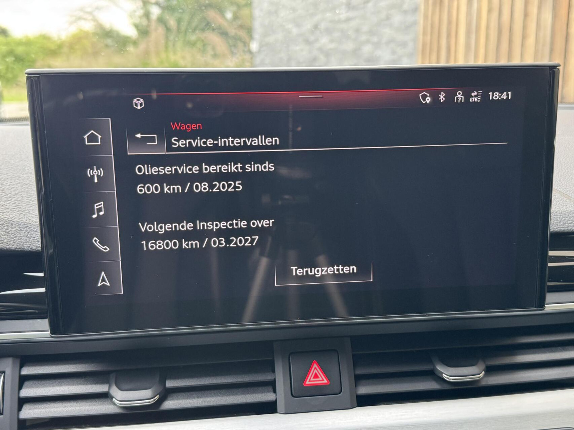 Audi A4 Avant 40 TFSI S-line Automaat | Volleer | Adaptieve cruise control | Lane assist | Afgevlakt sportstuur | Grootlichtassistent | 19 inch lichtmetalen velgen | Apple CarPlay | Parkeersensoren voor en achter | Achteruitrijcamera 47408599-34.jpg | Timcars.nl