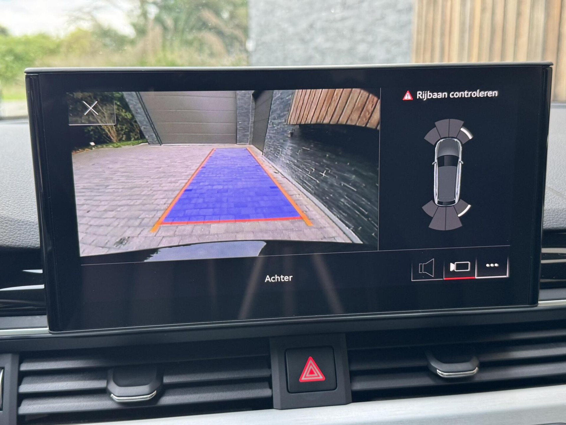 Audi A4 Avant 40 TFSI S-line Automaat | Volleer | Adaptieve cruise control | Lane assist | Afgevlakt sportstuur | Grootlichtassistent | 19 inch lichtmetalen velgen | Apple CarPlay | Parkeersensoren voor en achter | Achteruitrijcamera 47408599-35.jpg | Timcars.nl