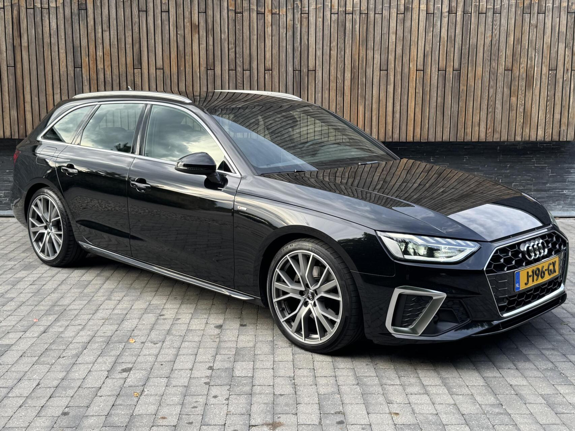 Audi A4 Avant 40 TFSI S-line Automaat | Volleer | Adaptieve cruise control | Lane assist | Afgevlakt sportstuur | Grootlichtassistent | 19 inch lichtmetalen velgen | Apple CarPlay | Parkeersensoren voor en achter | Achteruitrijcamera 47408599-41.jpg | Timcars.nl