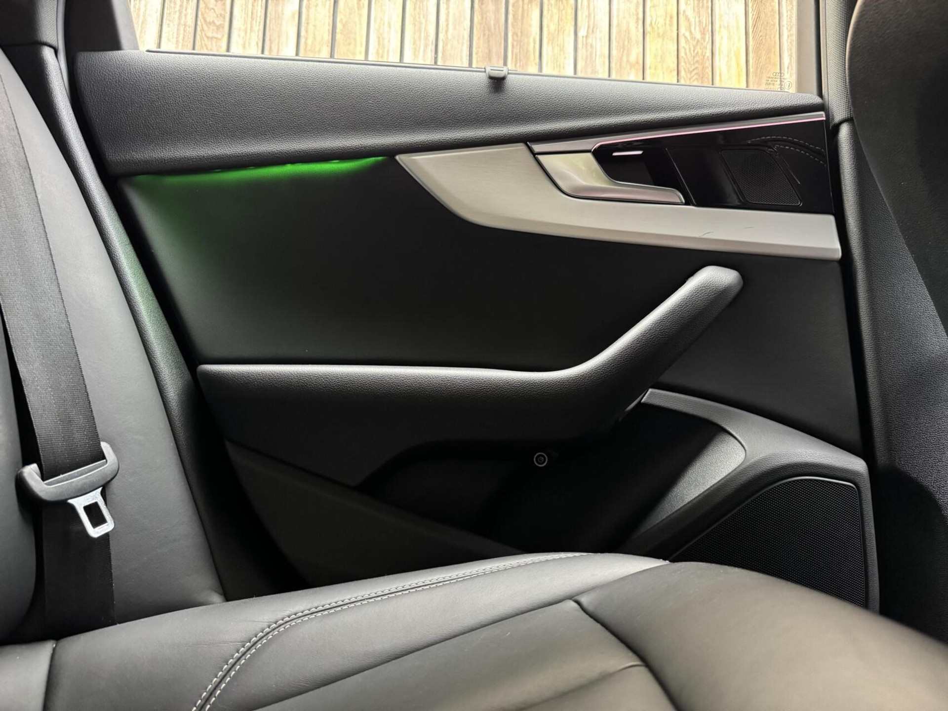 Audi A4 Avant 40 TFSI S-line Automaat | Volleer | Adaptieve cruise control | Lane assist | Afgevlakt sportstuur | Grootlichtassistent | 19 inch lichtmetalen velgen | Apple CarPlay | Parkeersensoren voor en achter | Achteruitrijcamera 47408599-47.jpg | Timcars.nl